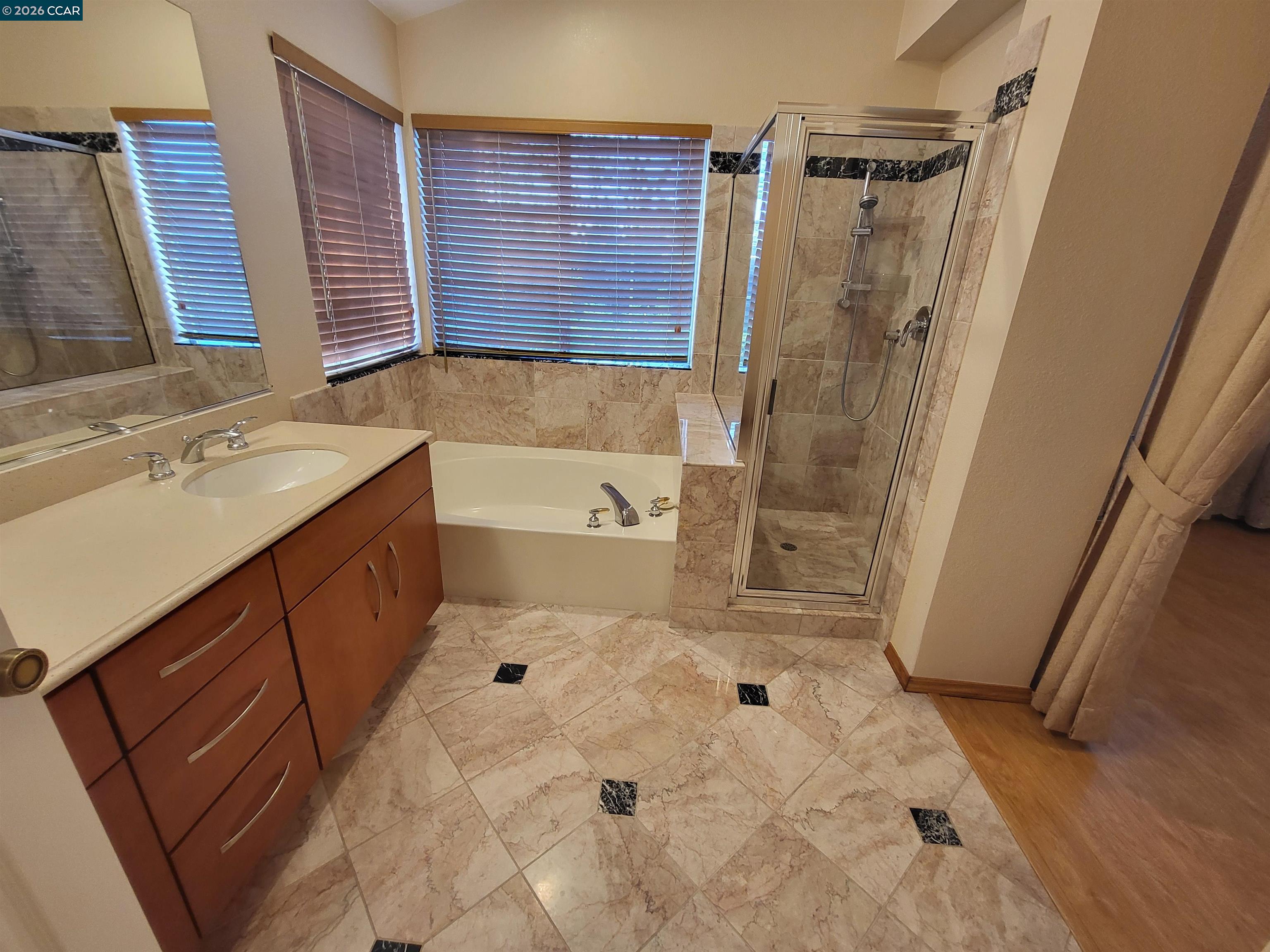 Detail Gallery Image 10 of 17 For 176 Scotts Vly, Hercules,  CA 94547 - 3 Beds | 2/1 Baths