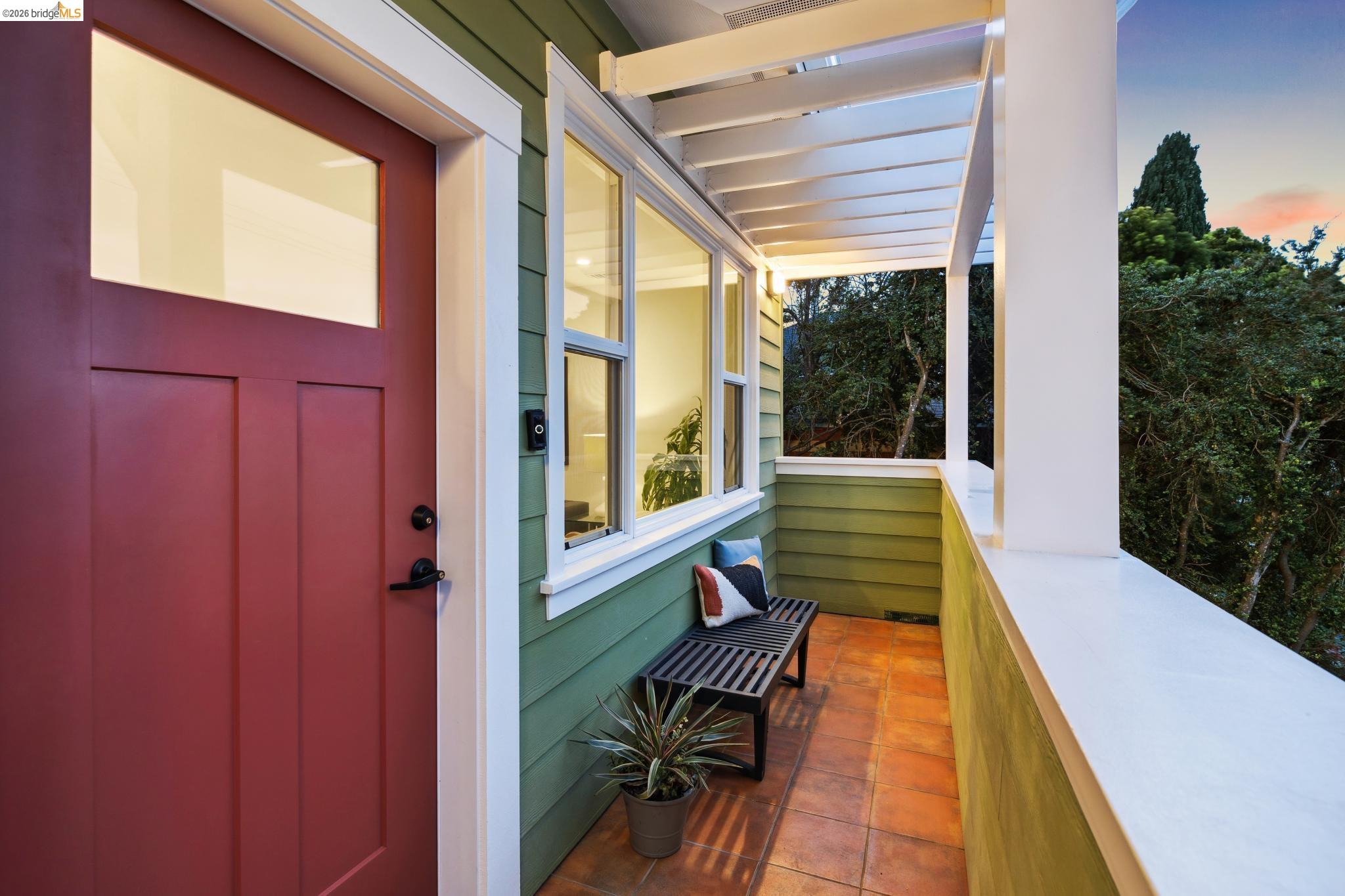 Detail Gallery Image 2 of 59 For 667 & 667a Alcatraz Ave, Oakland,  CA 94609 - – Beds | – Baths