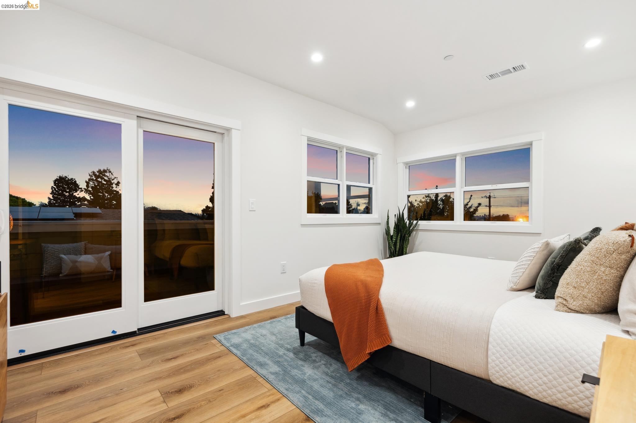 Detail Gallery Image 17 of 59 For 667 & 667a Alcatraz Ave, Oakland,  CA 94609 - – Beds | – Baths