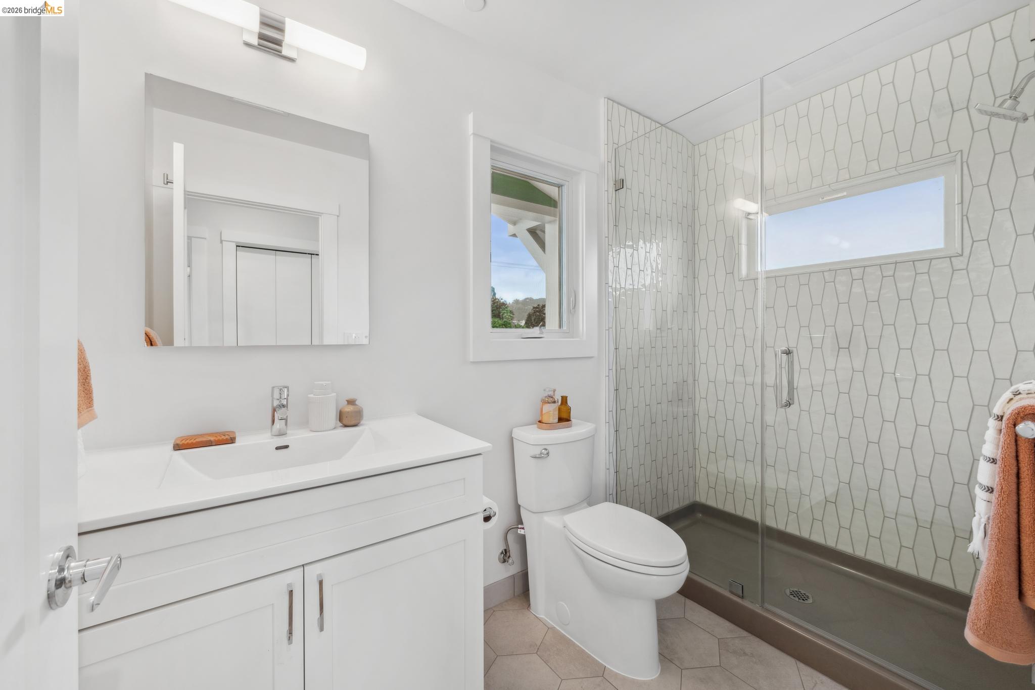 Detail Gallery Image 24 of 59 For 667 & 667a Alcatraz Ave, Oakland,  CA 94609 - – Beds | – Baths