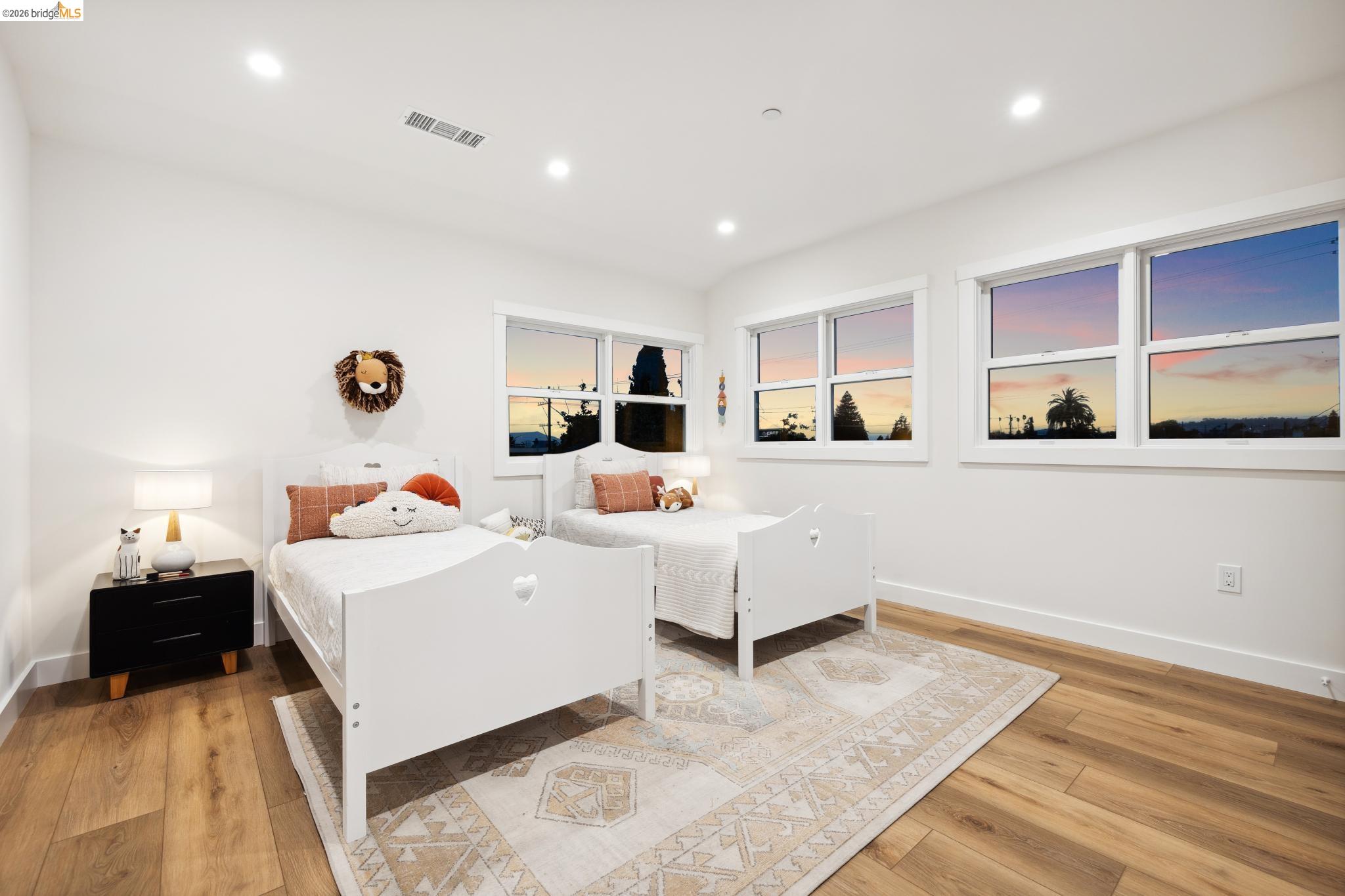 Detail Gallery Image 29 of 59 For 667 & 667a Alcatraz Ave, Oakland,  CA 94609 - – Beds | – Baths