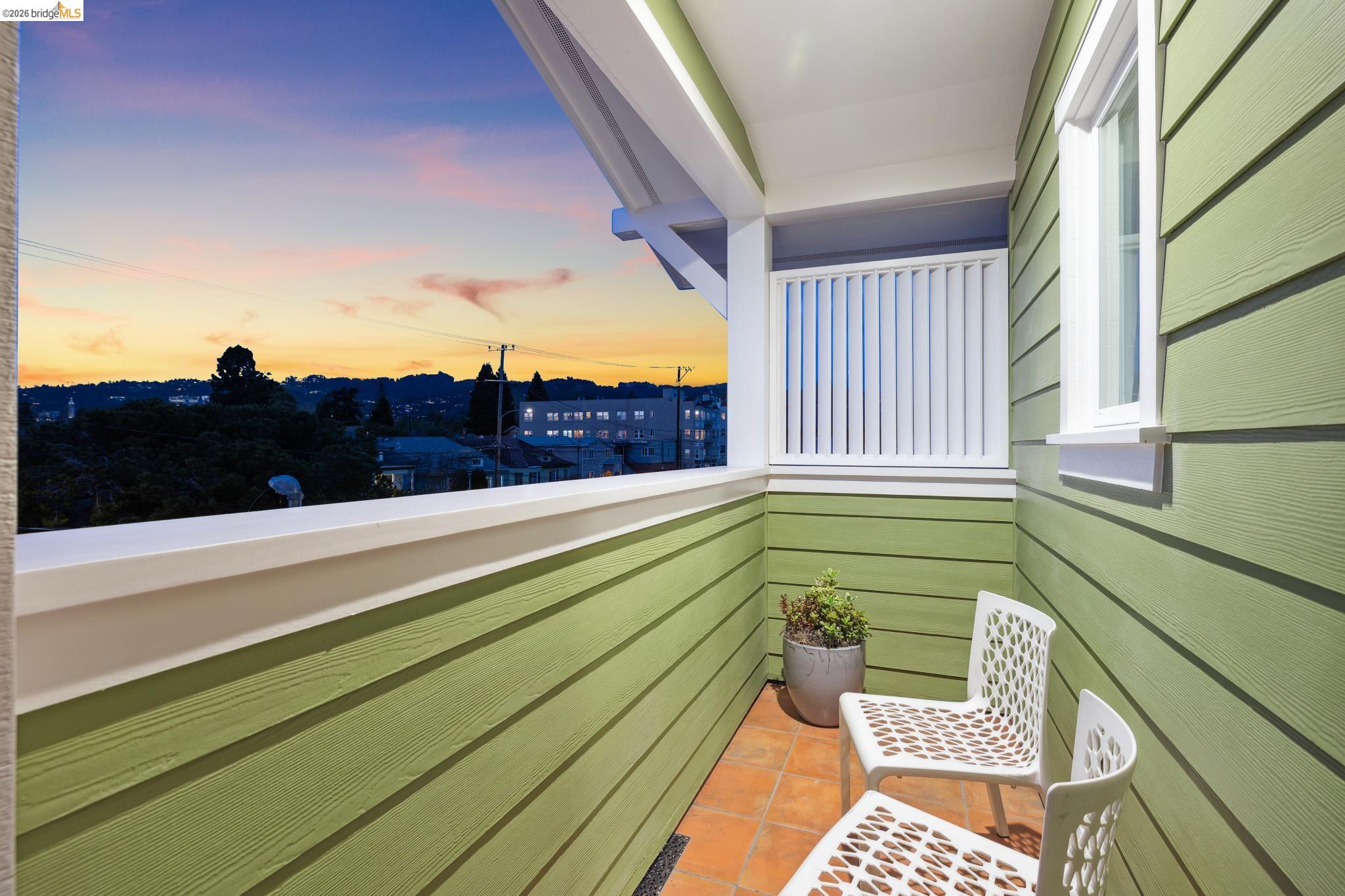 Detail Gallery Image 31 of 59 For 667 & 667a Alcatraz Ave, Oakland,  CA 94609 - – Beds | – Baths