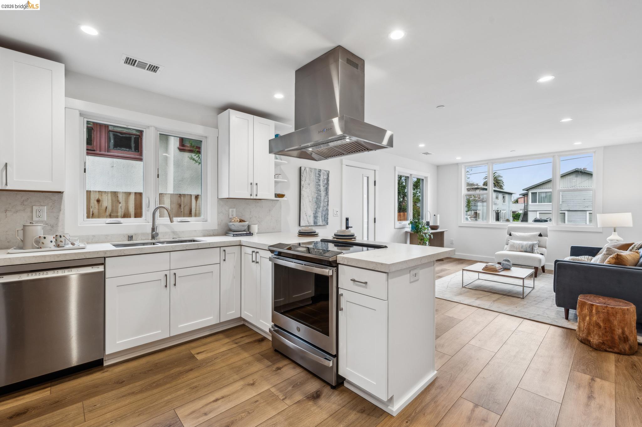 Detail Gallery Image 40 of 59 For 667 & 667a Alcatraz Ave, Oakland,  CA 94609 - – Beds | – Baths