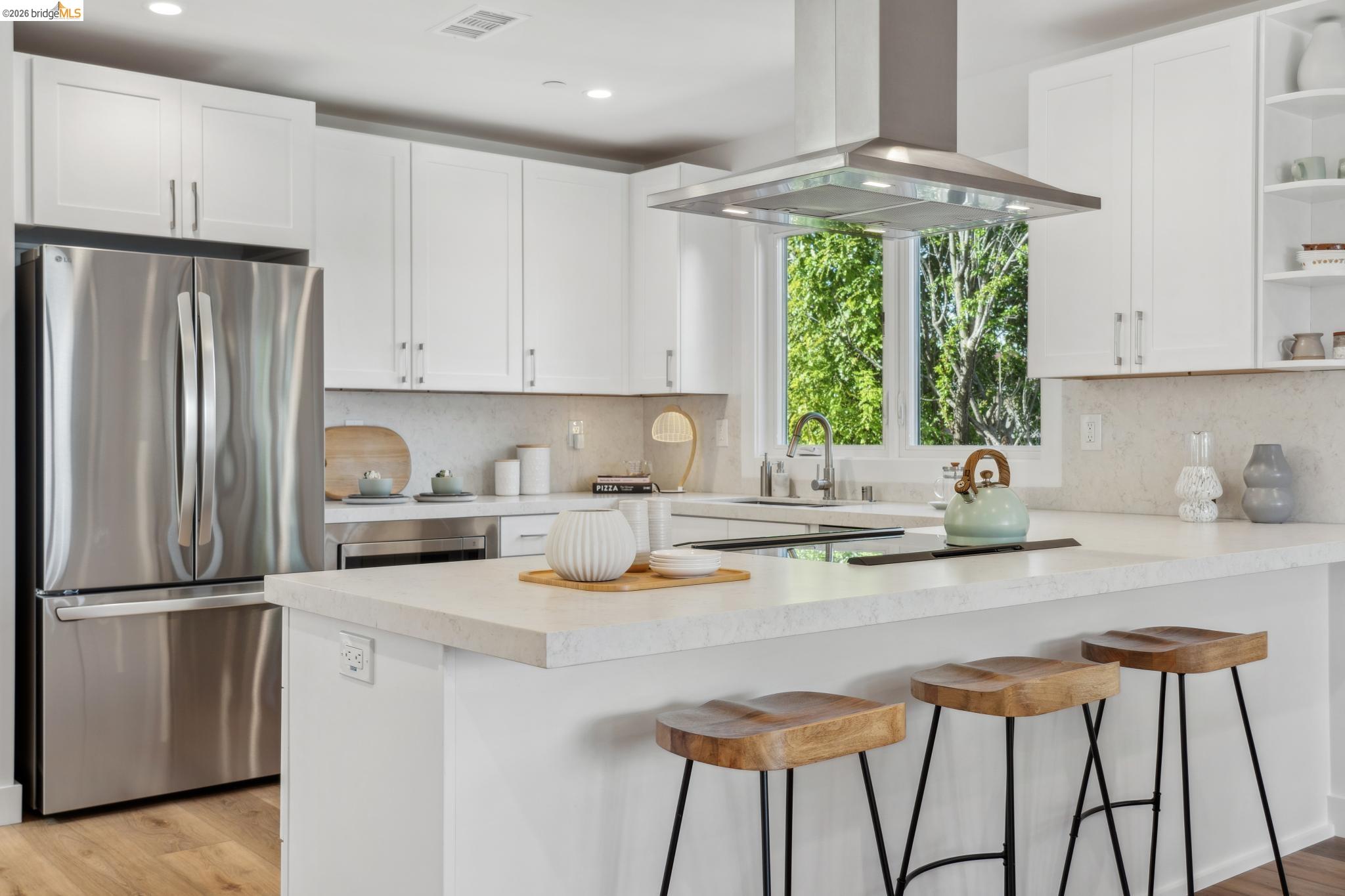 Detail Gallery Image 9 of 59 For 667 & 667a Alcatraz Ave, Oakland,  CA 94609 - – Beds | – Baths