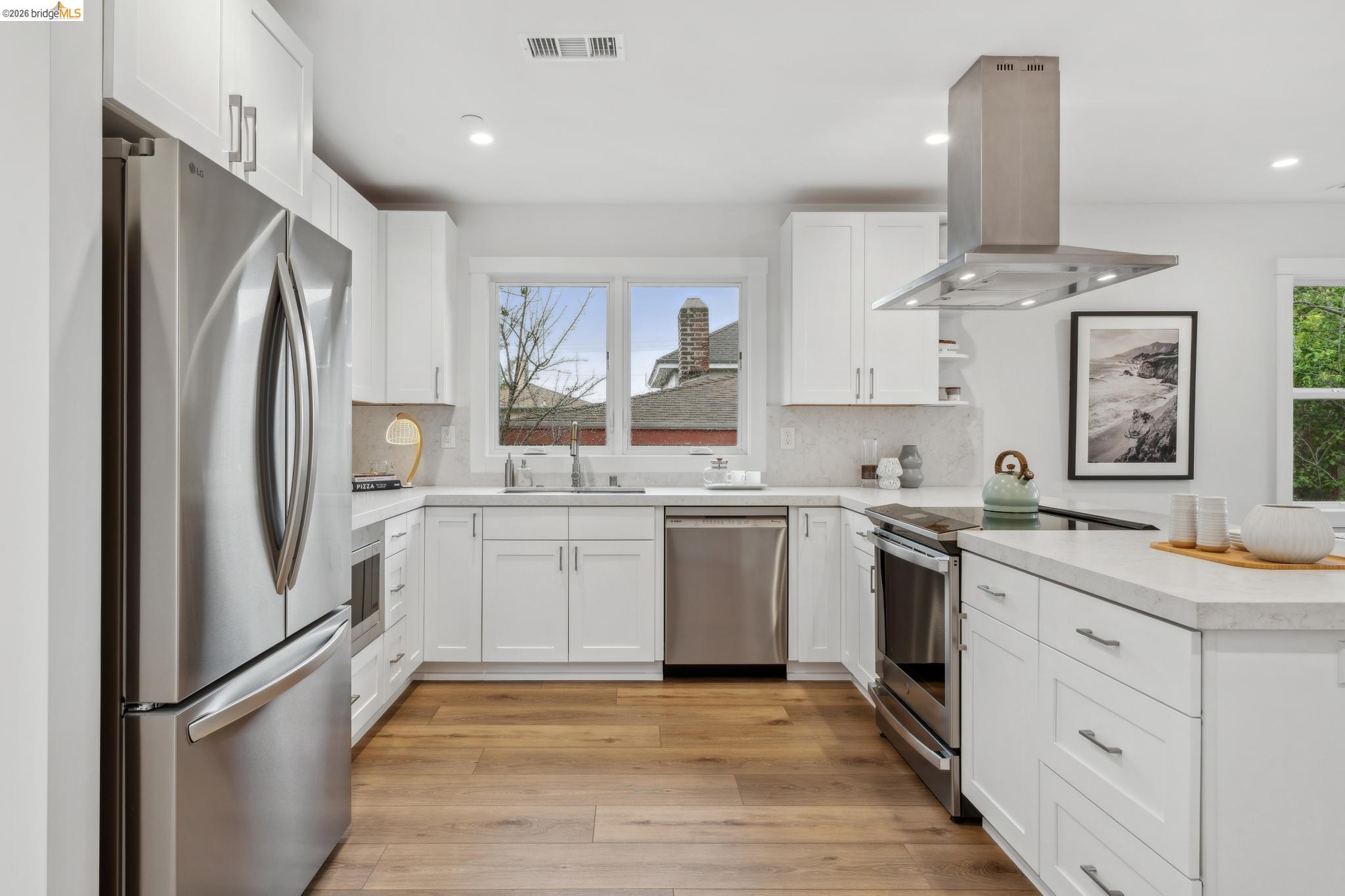 Detail Gallery Image 10 of 59 For 667 & 667a Alcatraz Ave, Oakland,  CA 94609 - – Beds | – Baths