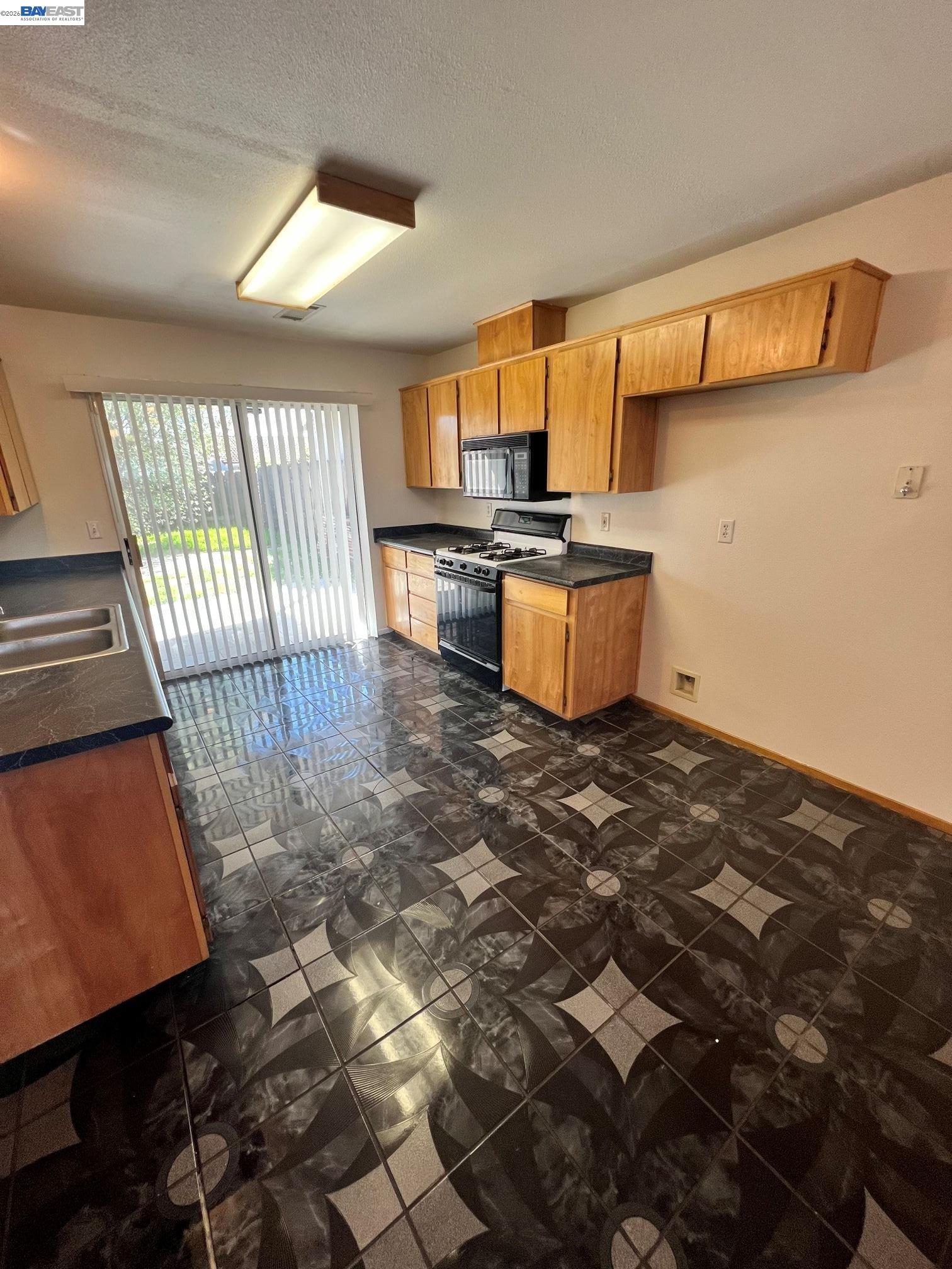 Detail Gallery Image 7 of 29 For 192 Torvend Way, Patterson,  CA 95363 - 3 Beds | 2 Baths