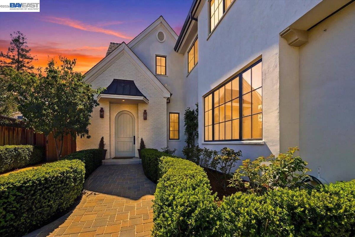 Detail Gallery Image 3 of 60 For 3550 Vine St, Pleasanton,  CA 94566 - 6 Beds | 5 Baths