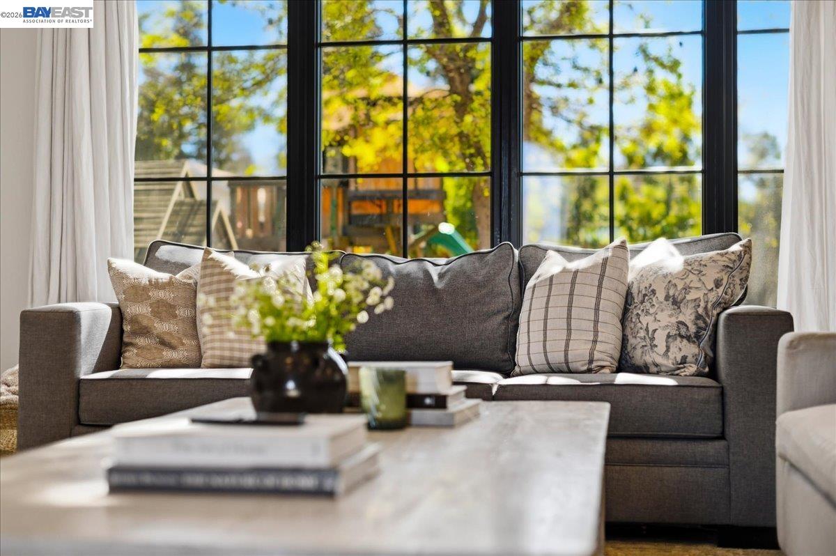 Detail Gallery Image 23 of 60 For 3550 Vine St, Pleasanton,  CA 94566 - 6 Beds | 5 Baths