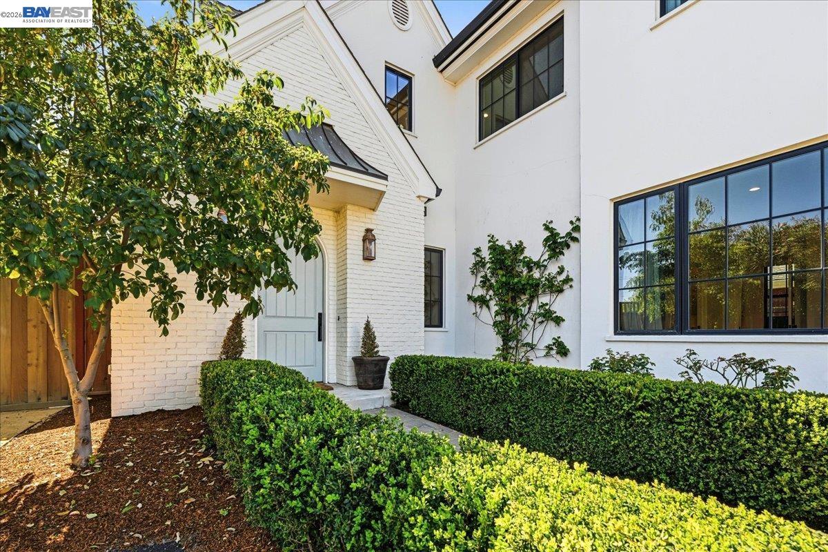 Detail Gallery Image 4 of 60 For 3550 Vine St, Pleasanton,  CA 94566 - 6 Beds | 5 Baths