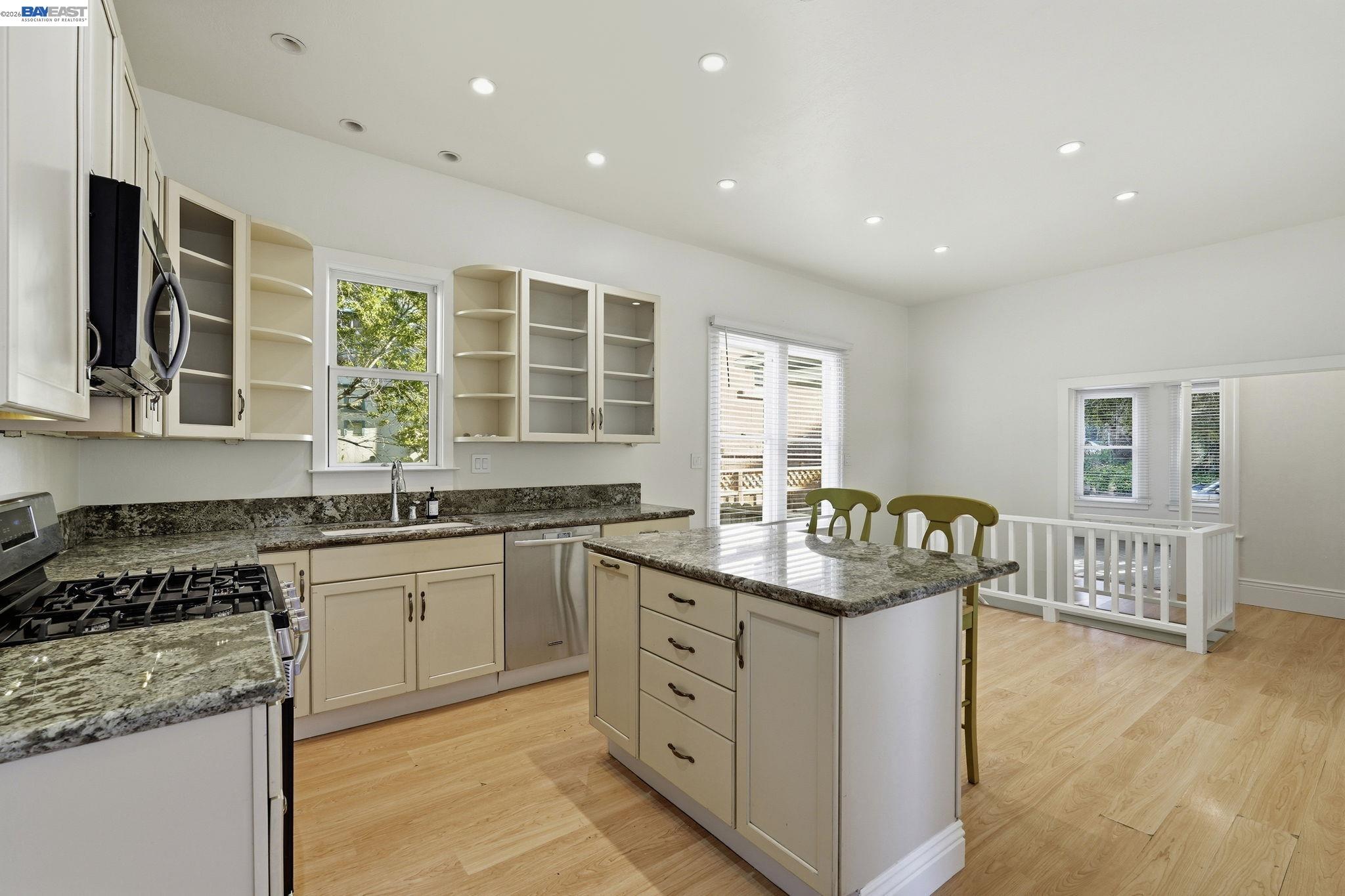 Detail Gallery Image 6 of 52 For , Richmond,  CA 94801 - 3 Beds | 2 Baths