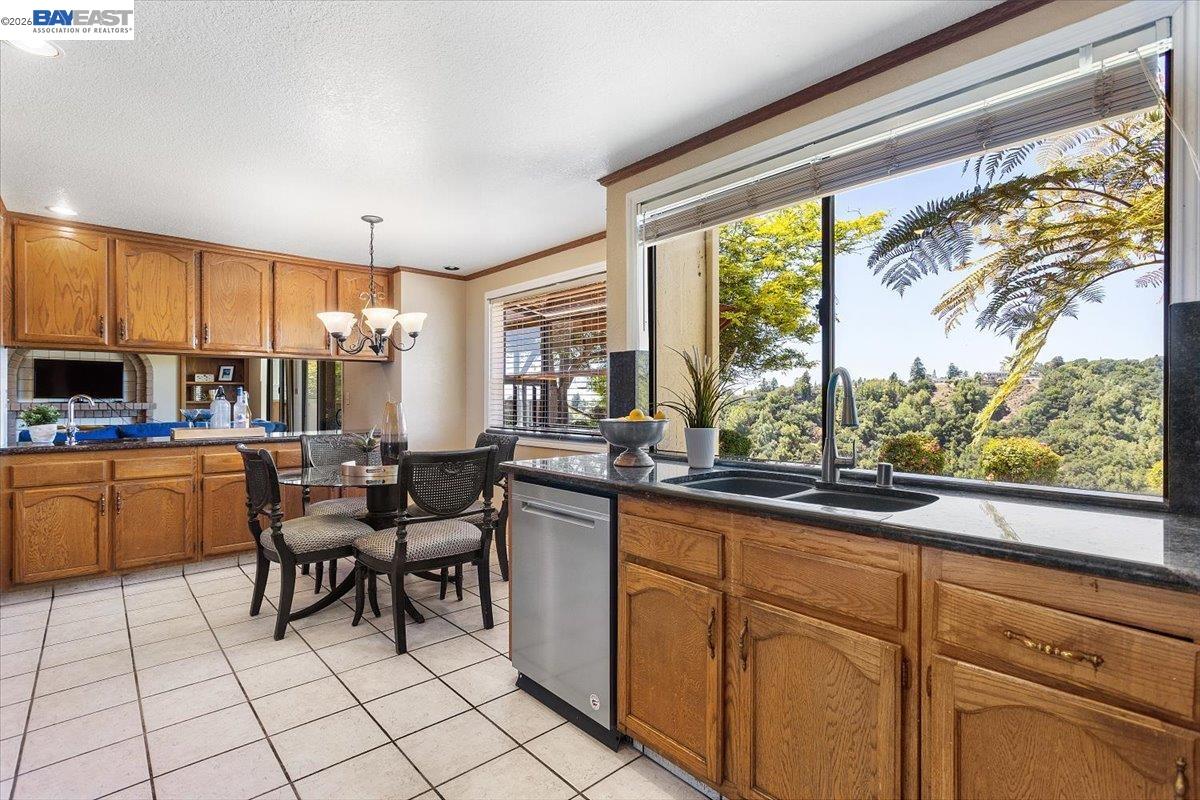 Detail Gallery Image 16 of 50 For 6444 Boone Dr, Castro Valley,  CA 94552 - 4 Beds | 3 Baths