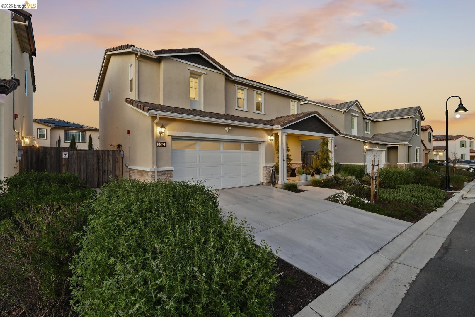 Detail Gallery Image 2 of 46 For 5603 Trinity Lakes Ln, Antioch,  CA 94531 - 3 Beds | 2/1 Baths