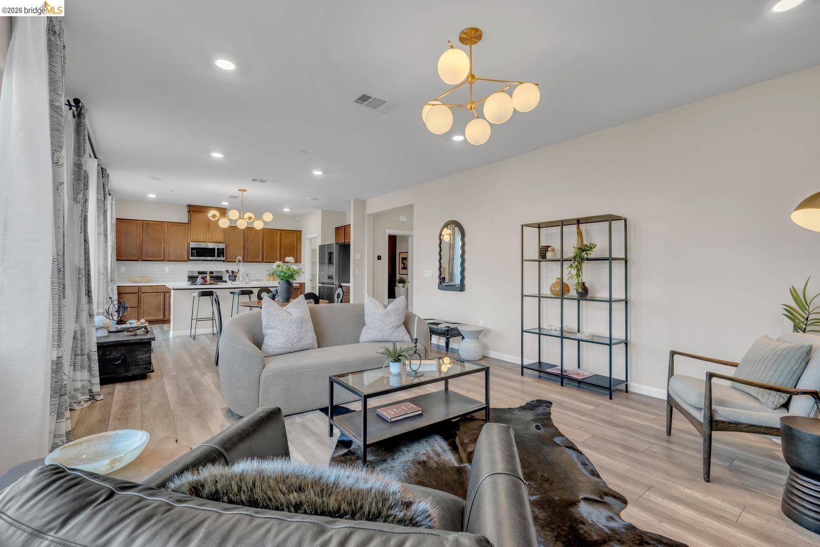 Detail Gallery Image 12 of 46 For 5603 Trinity Lakes Ln, Antioch,  CA 94531 - 3 Beds | 2/1 Baths