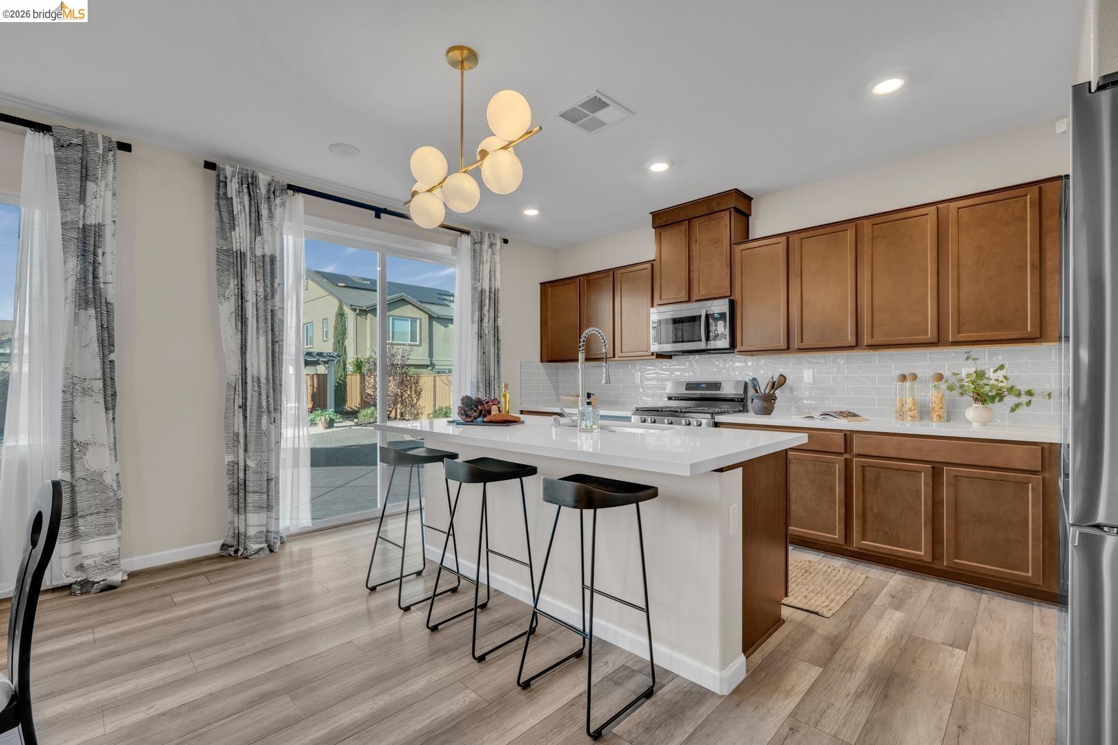 Detail Gallery Image 13 of 46 For 5603 Trinity Lakes Ln, Antioch,  CA 94531 - 3 Beds | 2/1 Baths