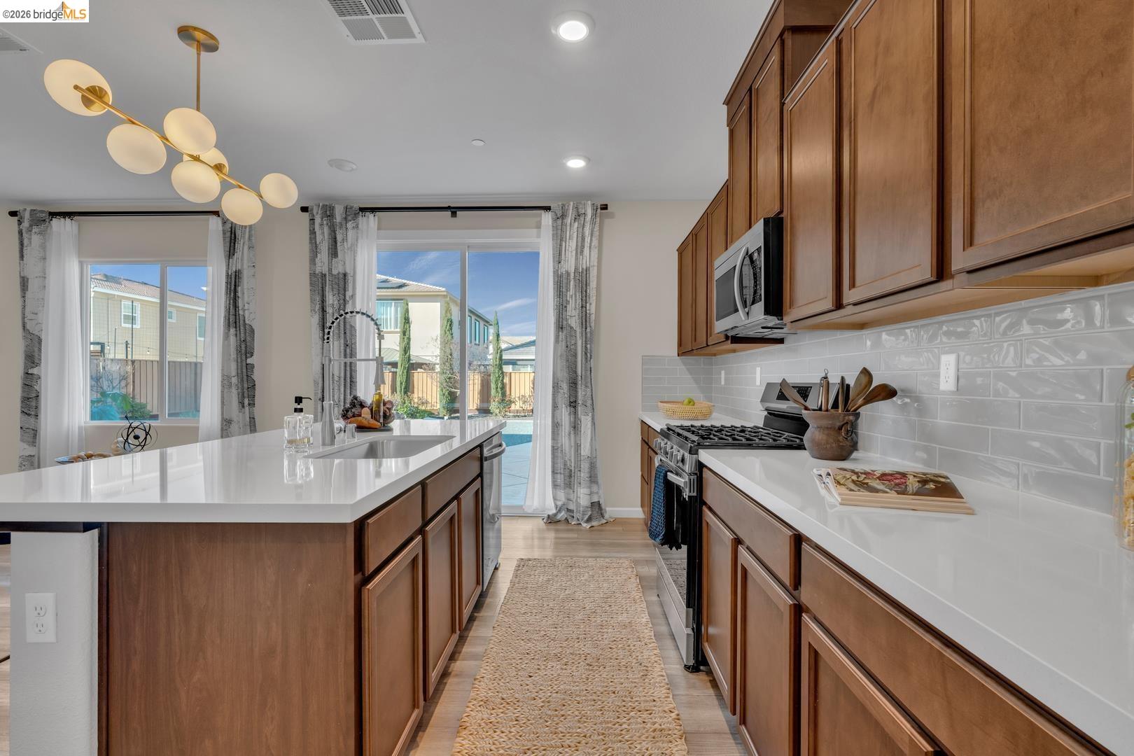 Detail Gallery Image 17 of 46 For 5603 Trinity Lakes Ln, Antioch,  CA 94531 - 3 Beds | 2/1 Baths