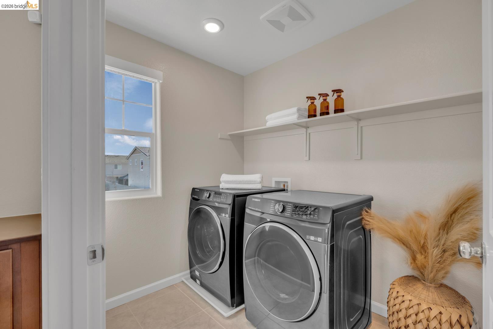 Detail Gallery Image 19 of 46 For 5603 Trinity Lakes Ln, Antioch,  CA 94531 - 3 Beds | 2/1 Baths