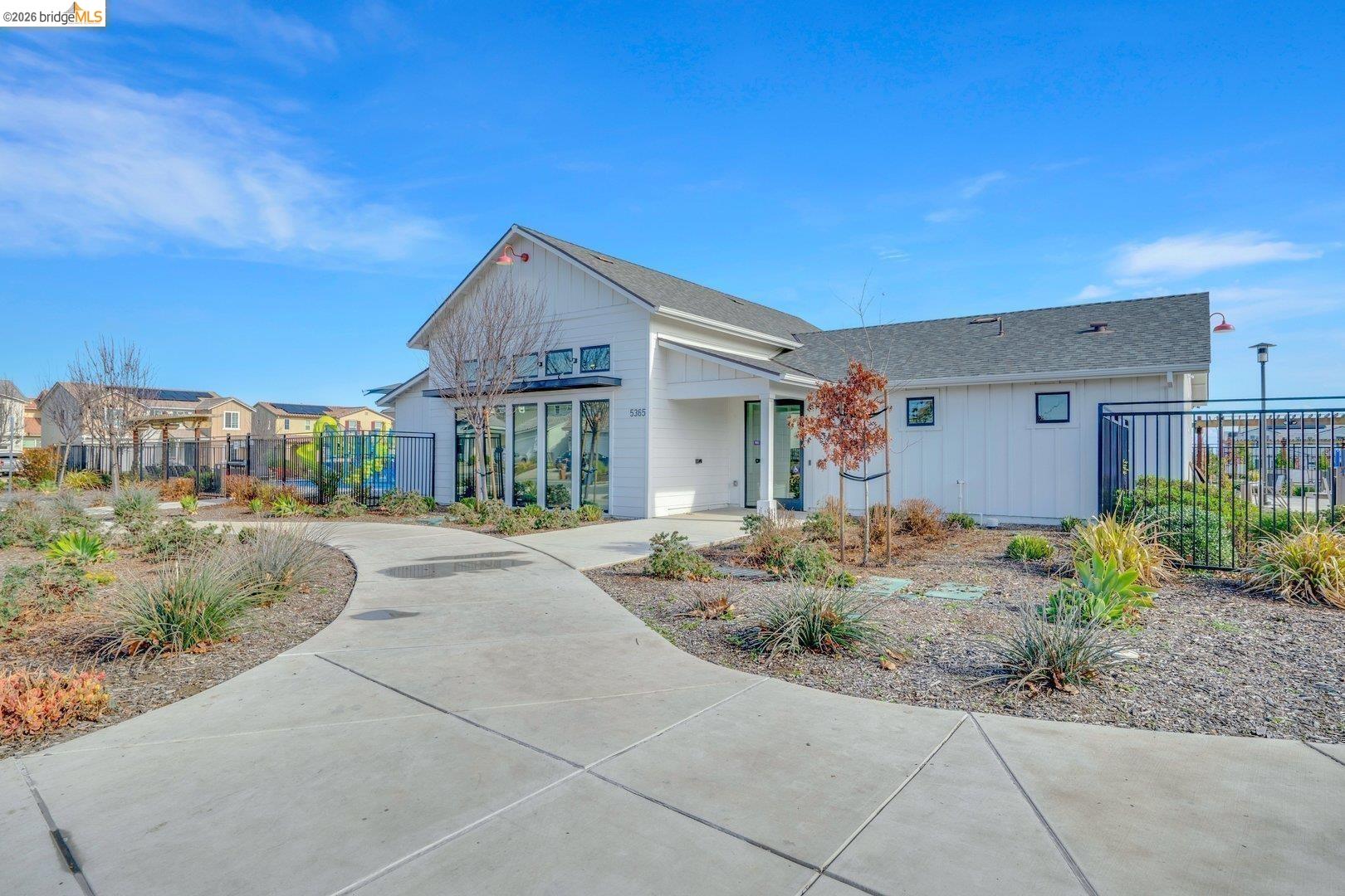 Detail Gallery Image 44 of 46 For 5603 Trinity Lakes Ln, Antioch,  CA 94531 - 3 Beds | 2/1 Baths