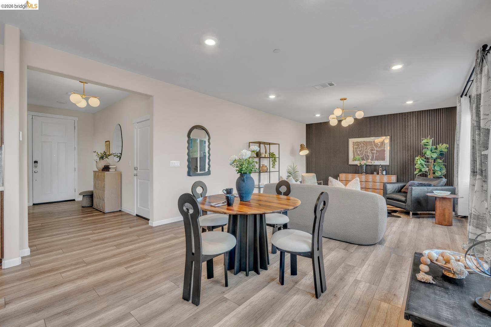 Detail Gallery Image 8 of 46 For 5603 Trinity Lakes Ln, Antioch,  CA 94531 - 3 Beds | 2/1 Baths