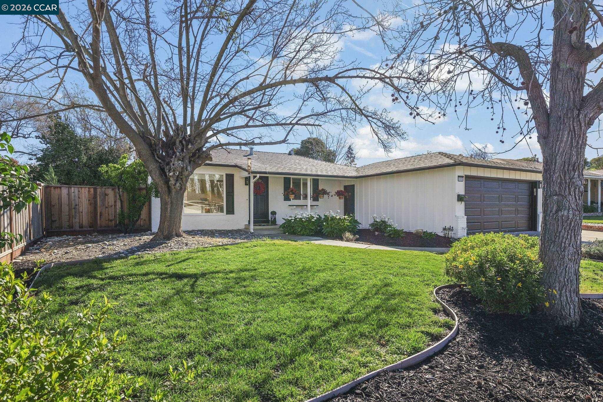 Detail Gallery Image 2 of 29 For 5555 Maryland Dr, Concord,  CA 94521 - 3 Beds | 2 Baths