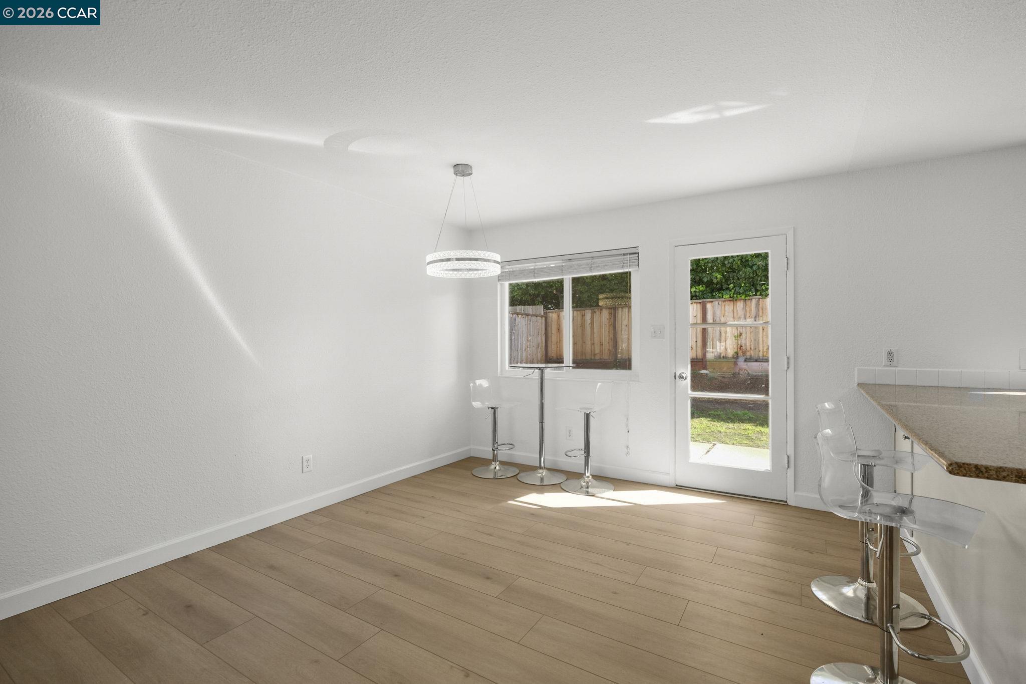 Detail Gallery Image 11 of 29 For 5555 Maryland Dr, Concord,  CA 94521 - 3 Beds | 2 Baths