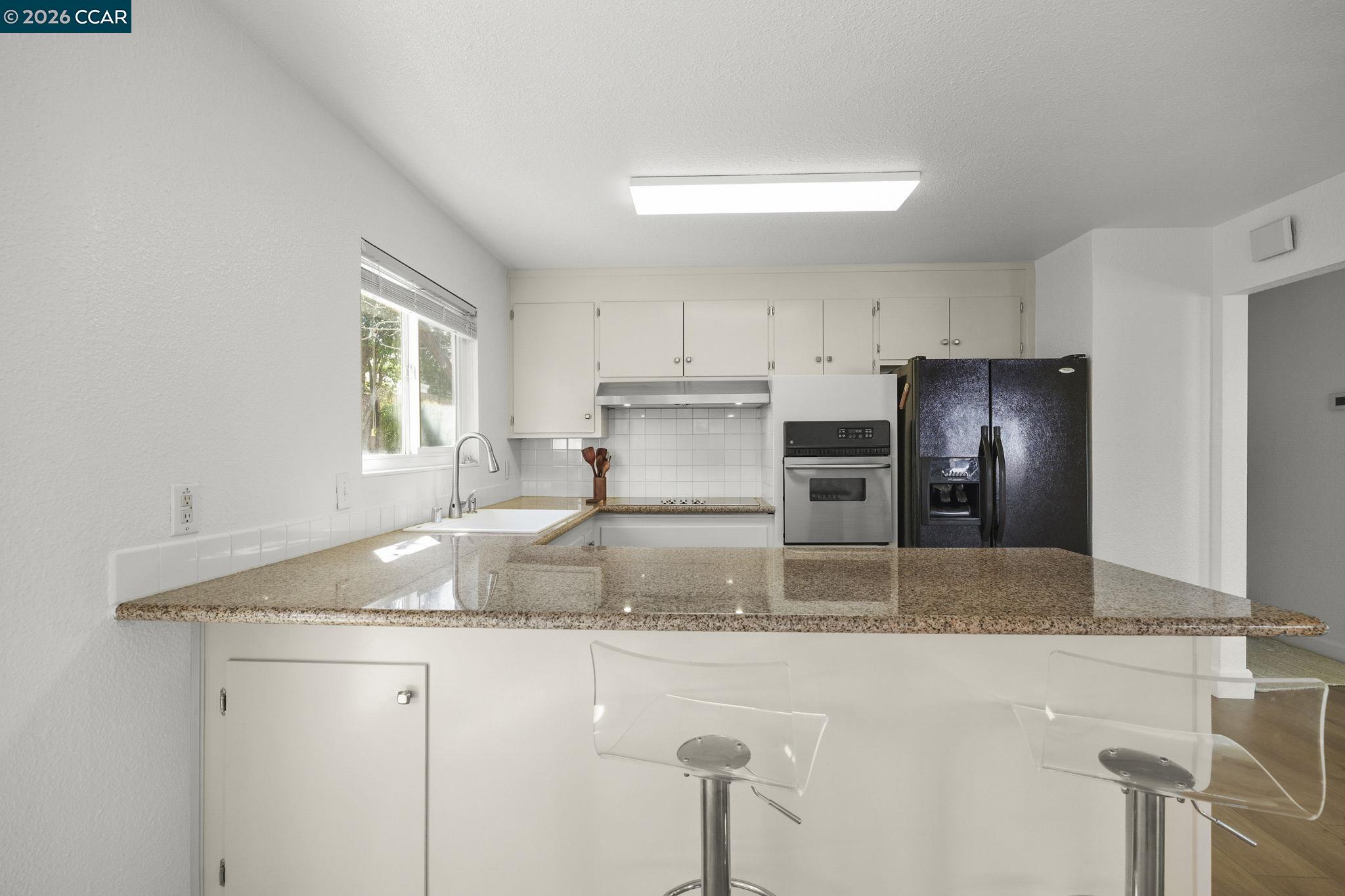 Detail Gallery Image 14 of 29 For 5555 Maryland Dr, Concord,  CA 94521 - 3 Beds | 2 Baths