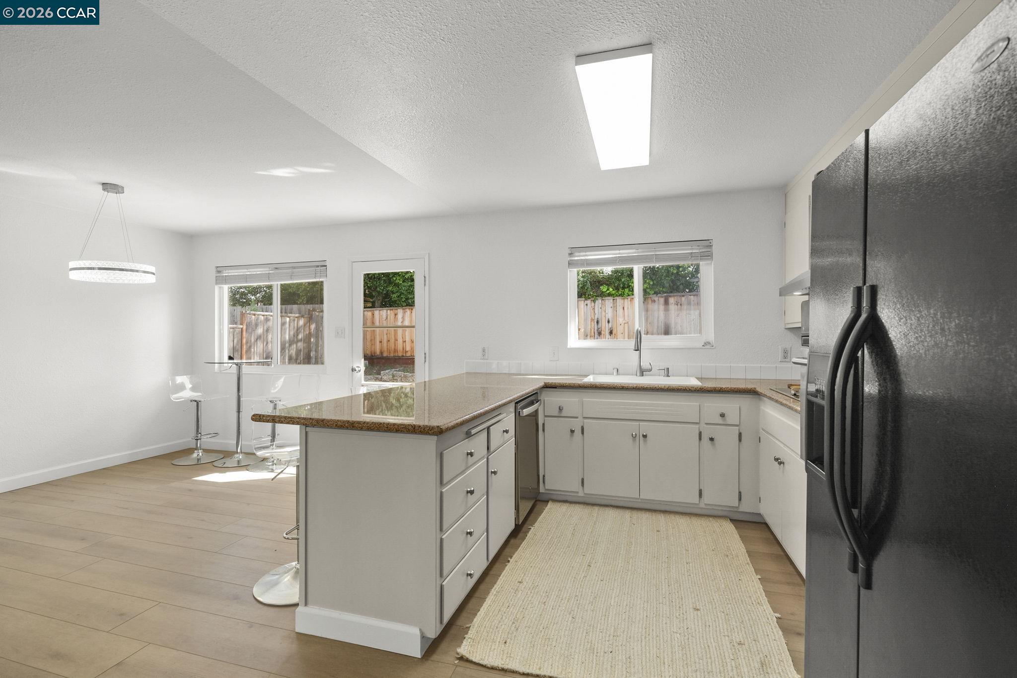 Detail Gallery Image 15 of 29 For 5555 Maryland Dr, Concord,  CA 94521 - 3 Beds | 2 Baths