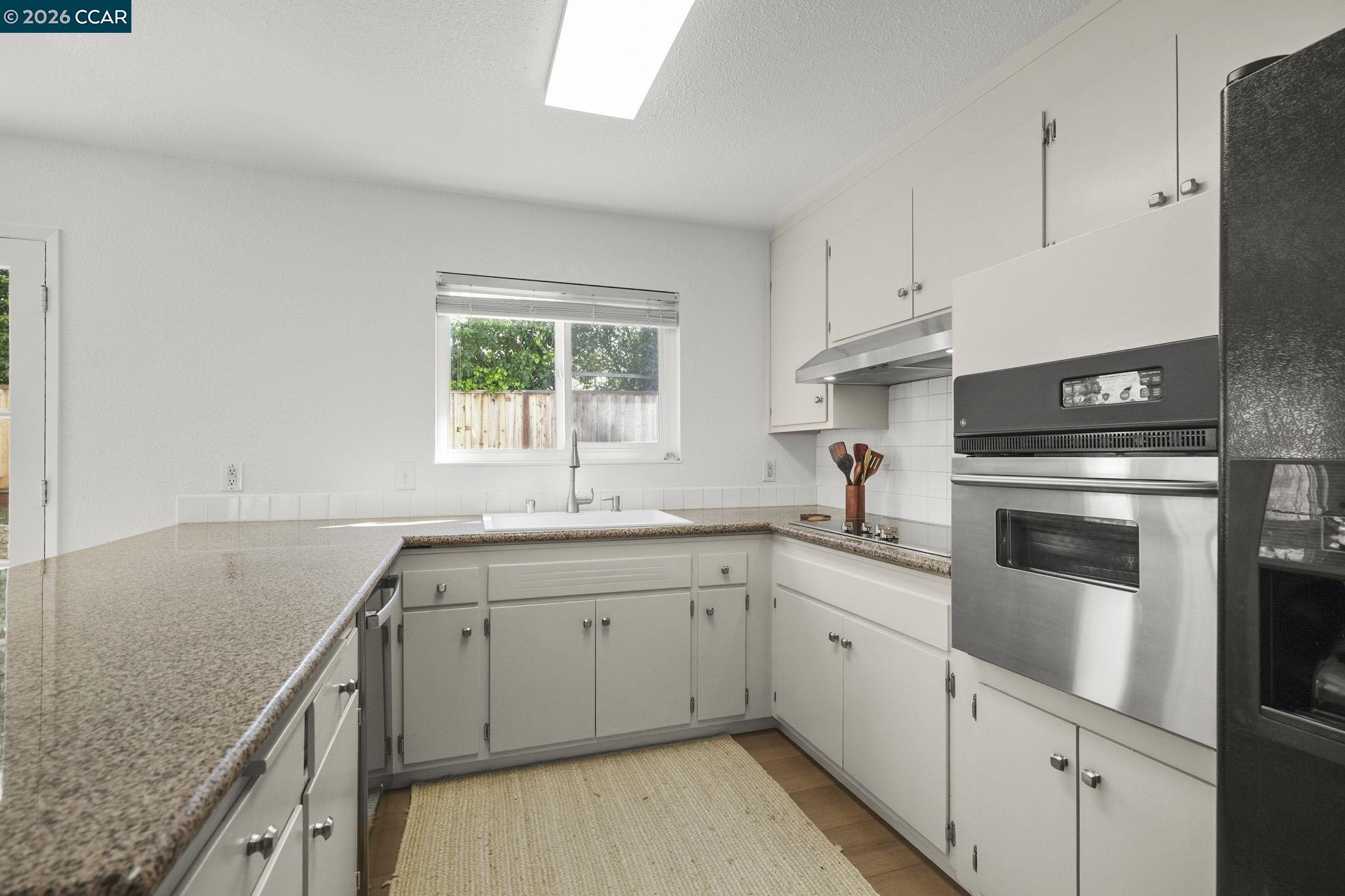 Detail Gallery Image 16 of 29 For 5555 Maryland Dr, Concord,  CA 94521 - 3 Beds | 2 Baths