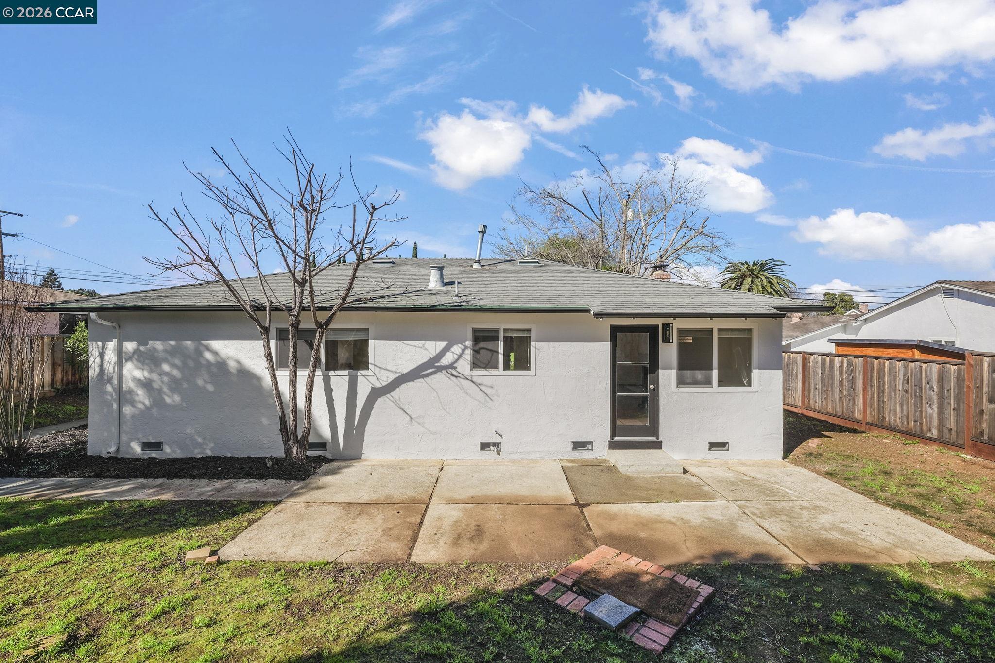 Detail Gallery Image 25 of 29 For 5555 Maryland Dr, Concord,  CA 94521 - 3 Beds | 2 Baths