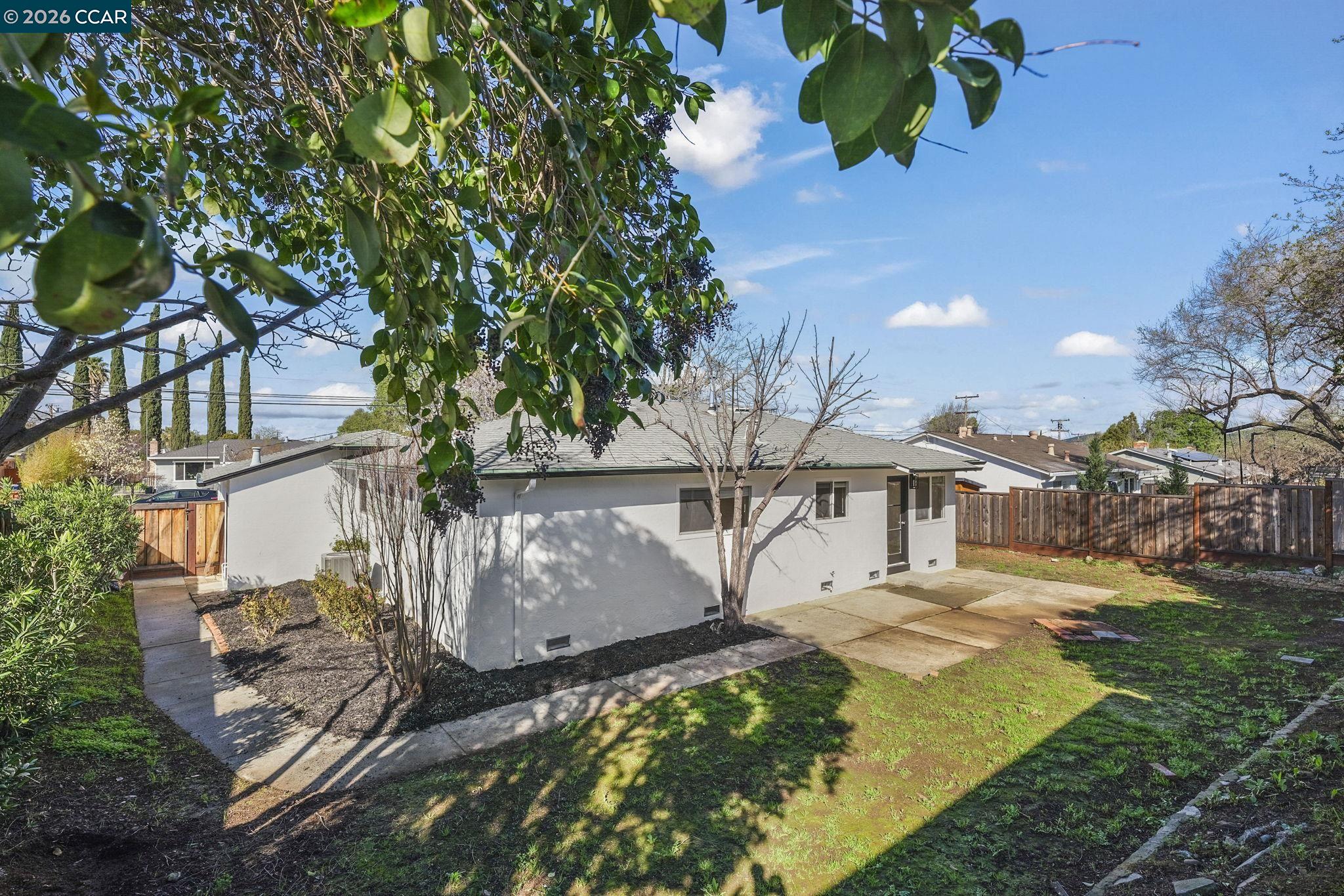 Detail Gallery Image 26 of 29 For 5555 Maryland Dr, Concord,  CA 94521 - 3 Beds | 2 Baths