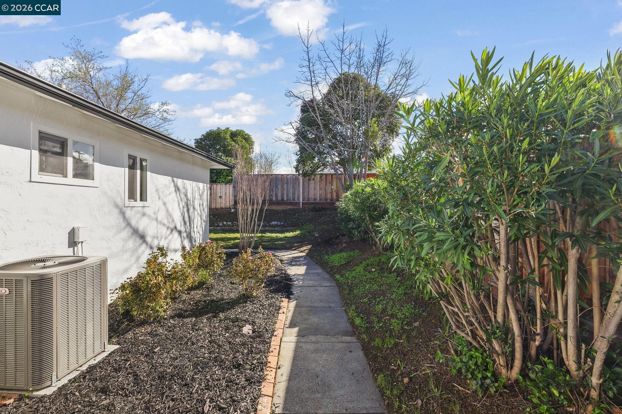 Detail Gallery Image 28 of 29 For 5555 Maryland Dr, Concord,  CA 94521 - 3 Beds | 2 Baths