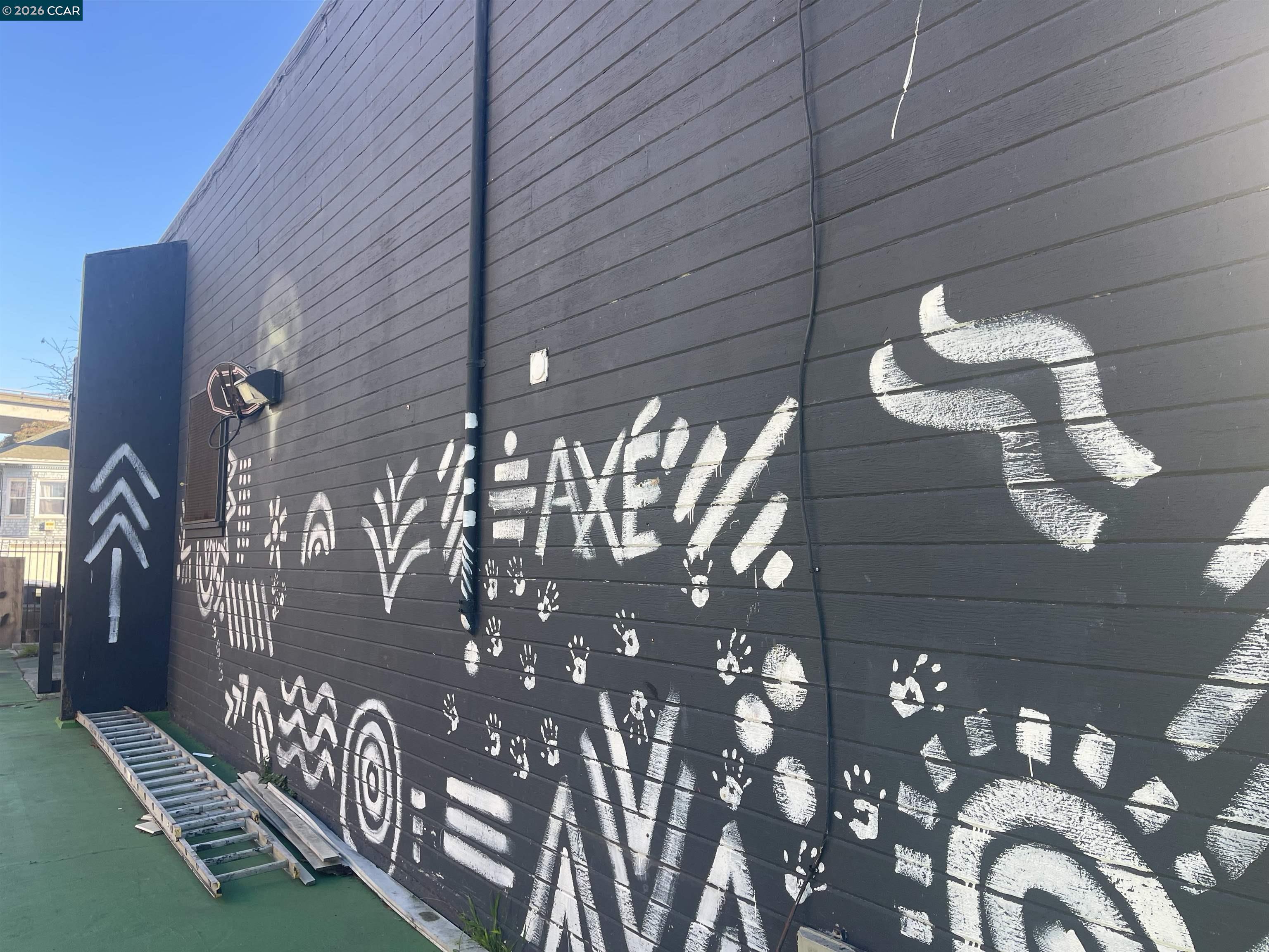 Detail Gallery Image 2 of 9 For 3261 Martin Luther King Jr Way, Oakland,  CA 94609 - – Beds | – Baths