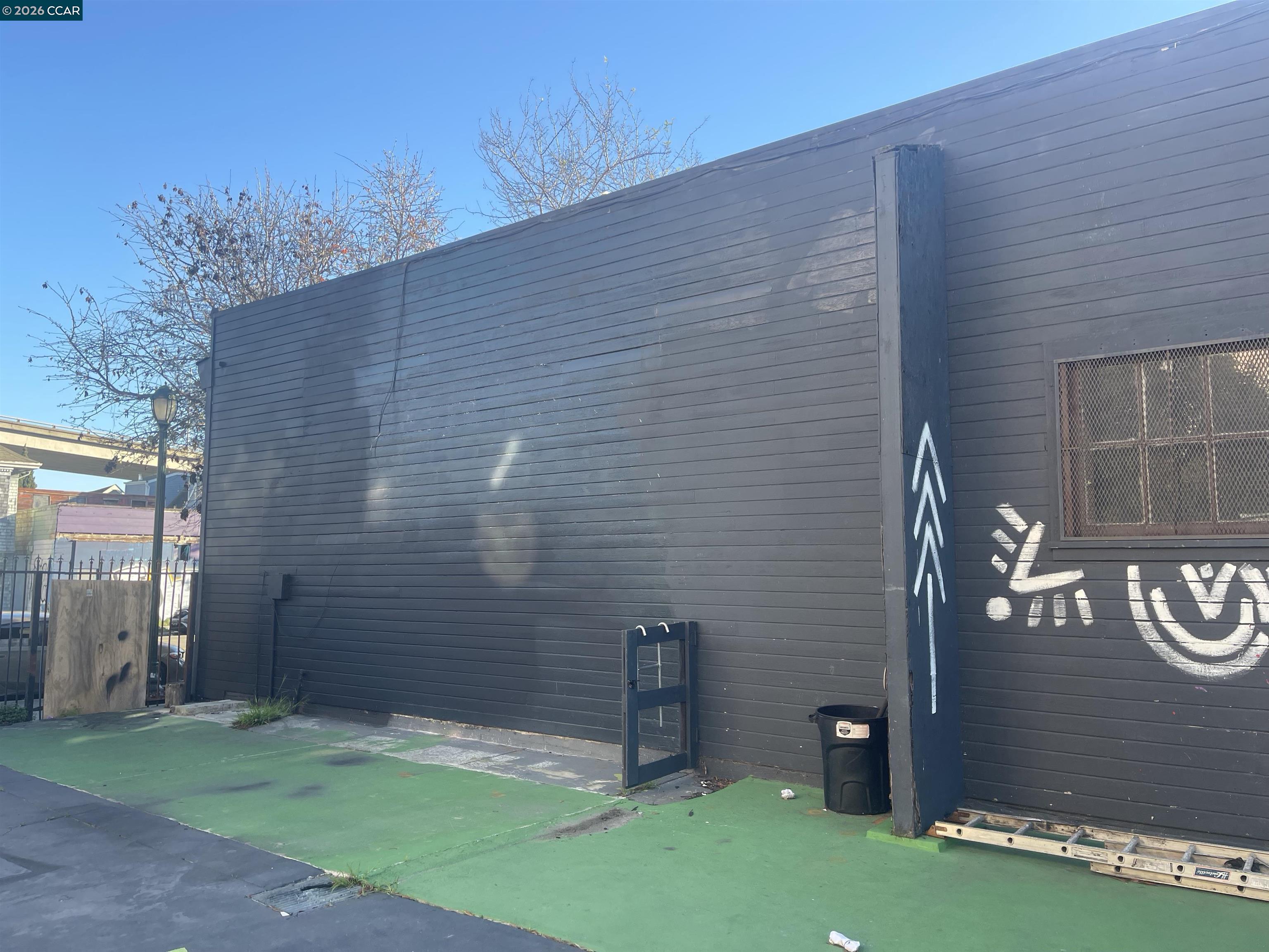 Detail Gallery Image 3 of 9 For 3261 Martin Luther King Jr Way, Oakland,  CA 94609 - – Beds | – Baths