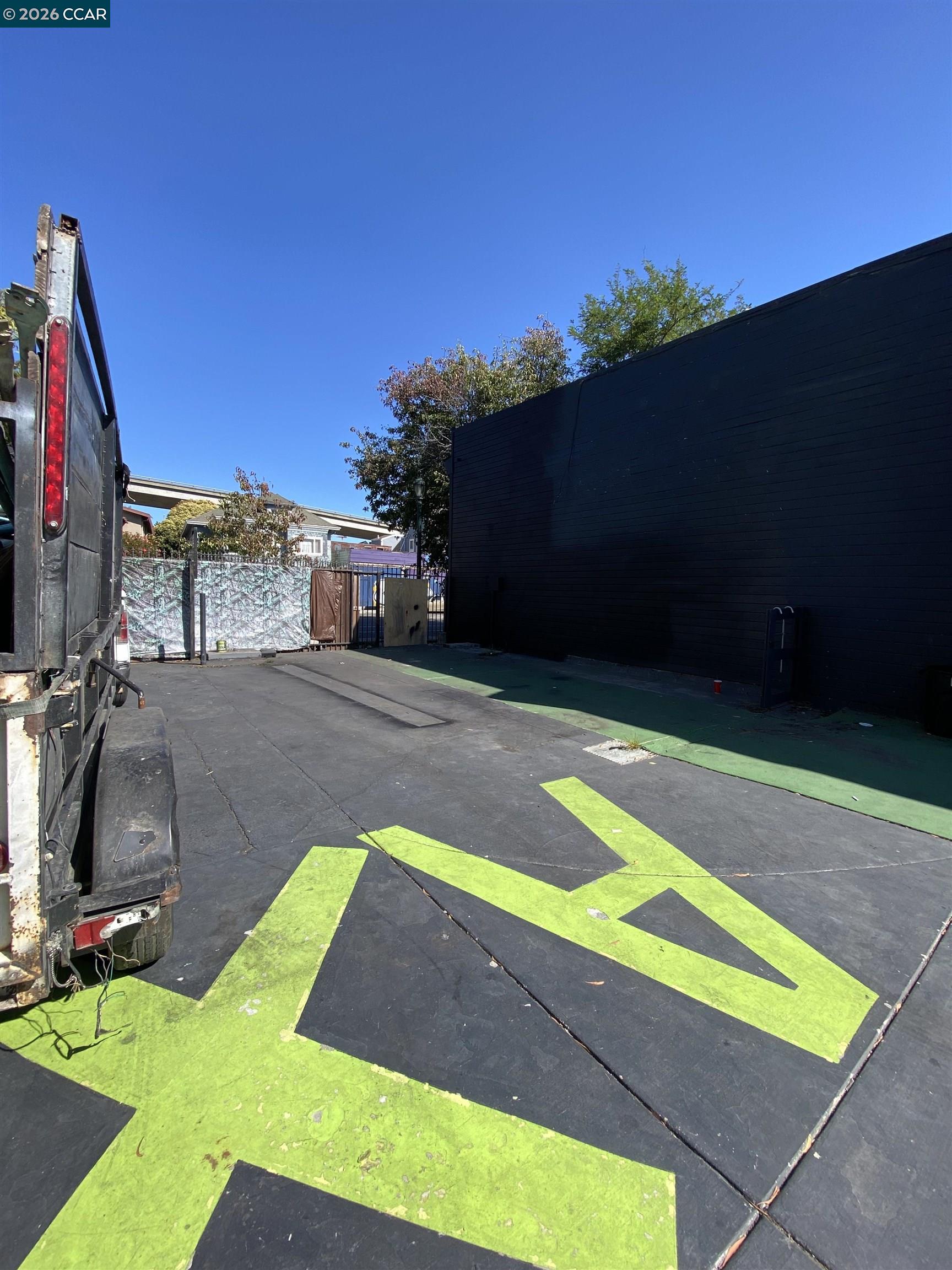 Detail Gallery Image 5 of 9 For 3261 Martin Luther King Jr Way, Oakland,  CA 94609 - – Beds | – Baths