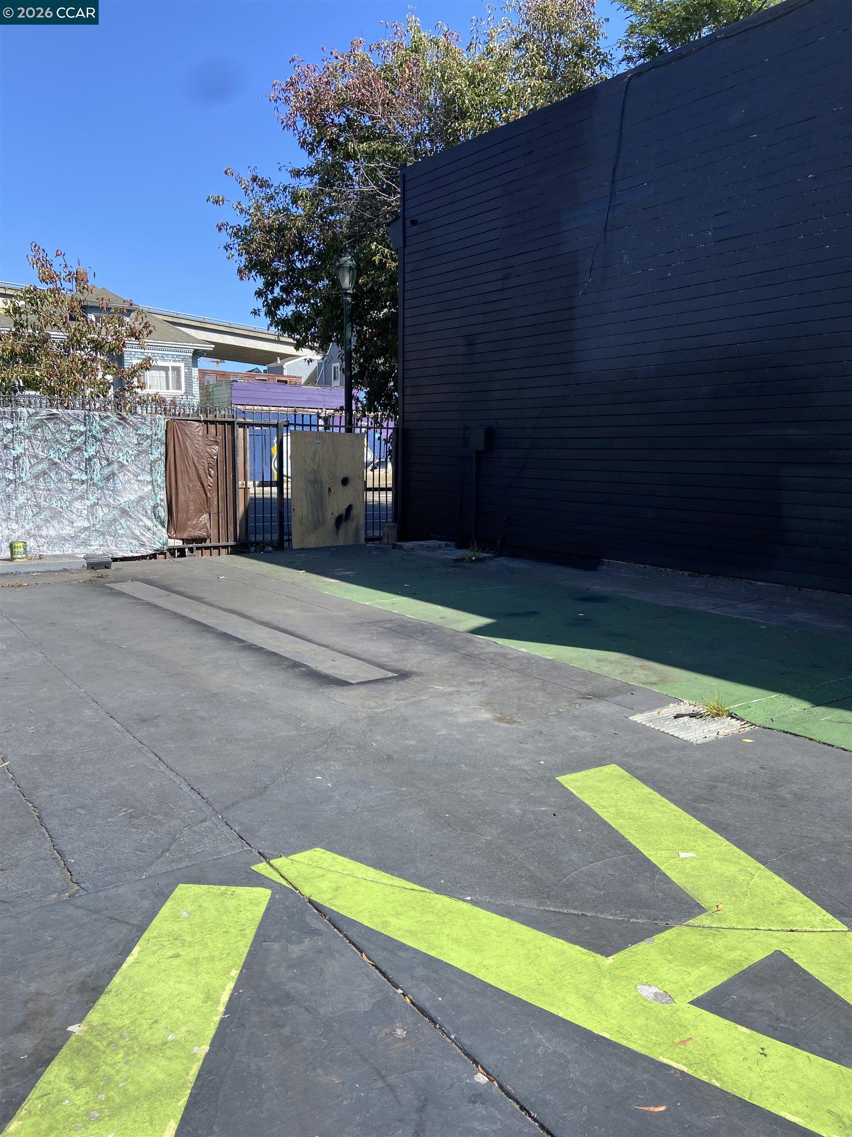 Detail Gallery Image 6 of 9 For 3261 Martin Luther King Jr Way, Oakland,  CA 94609 - – Beds | – Baths