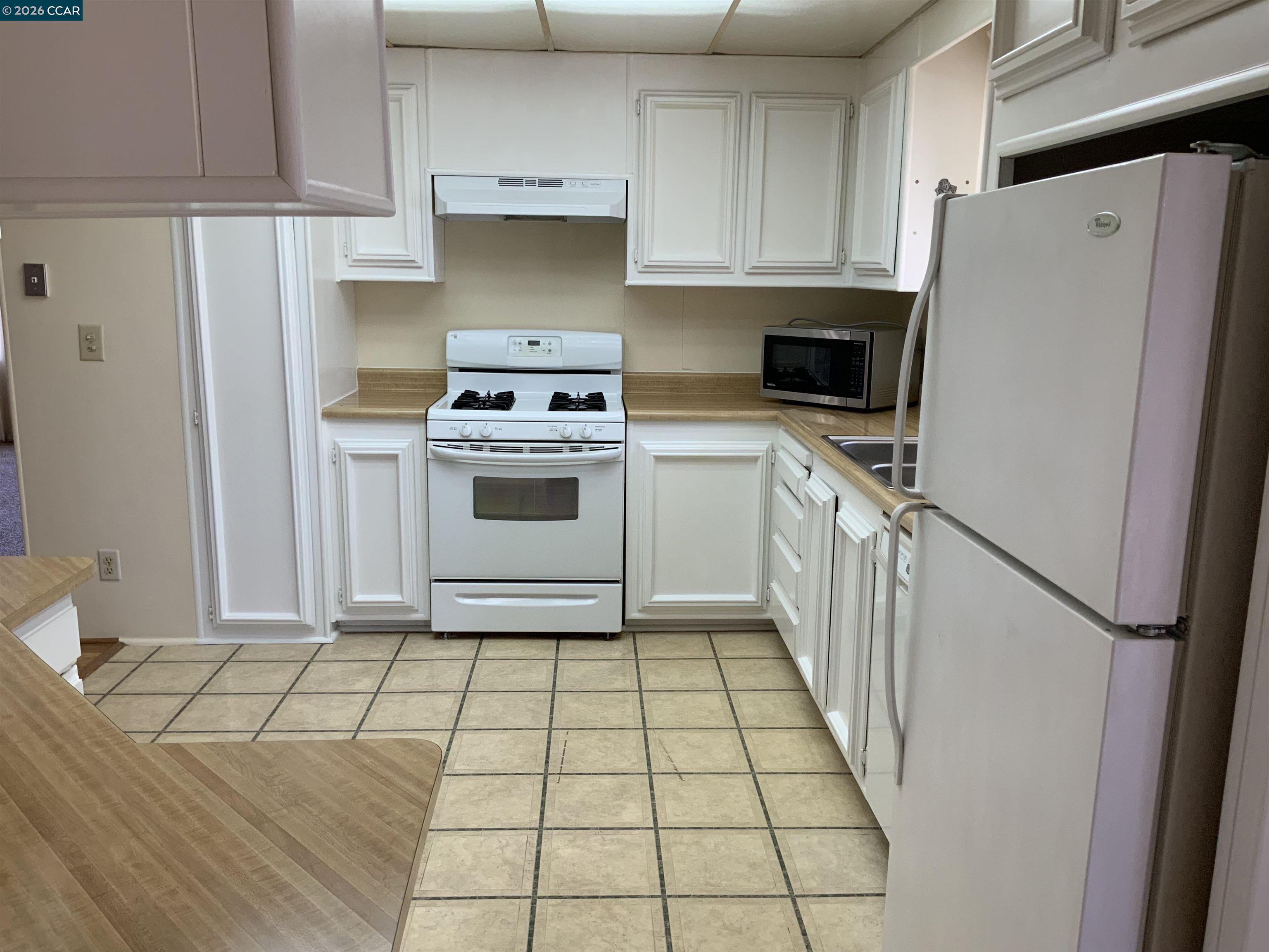 Detail Gallery Image 8 of 19 For 268 Coral Dr., Pittsburg,  CA 94565 - 2 Beds | 2 Baths