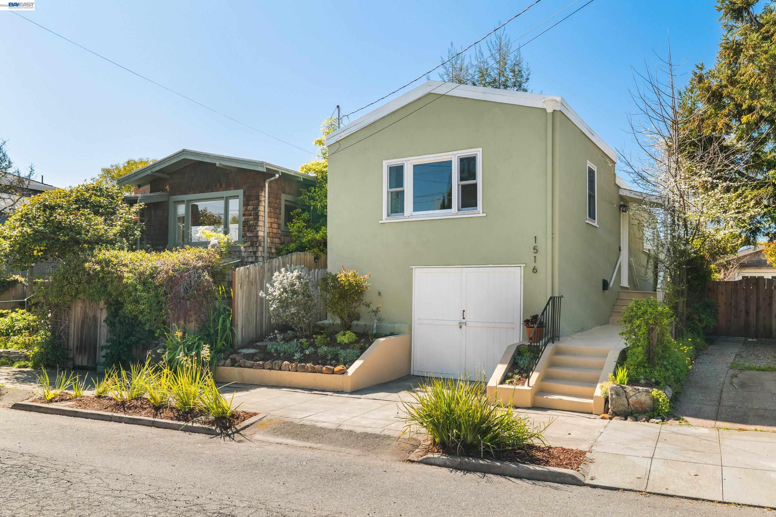 Detail Gallery Image 2 of 33 For 1516 Belvedere Ave, Berkeley,  CA 94702 - 1 Beds | 1 Baths