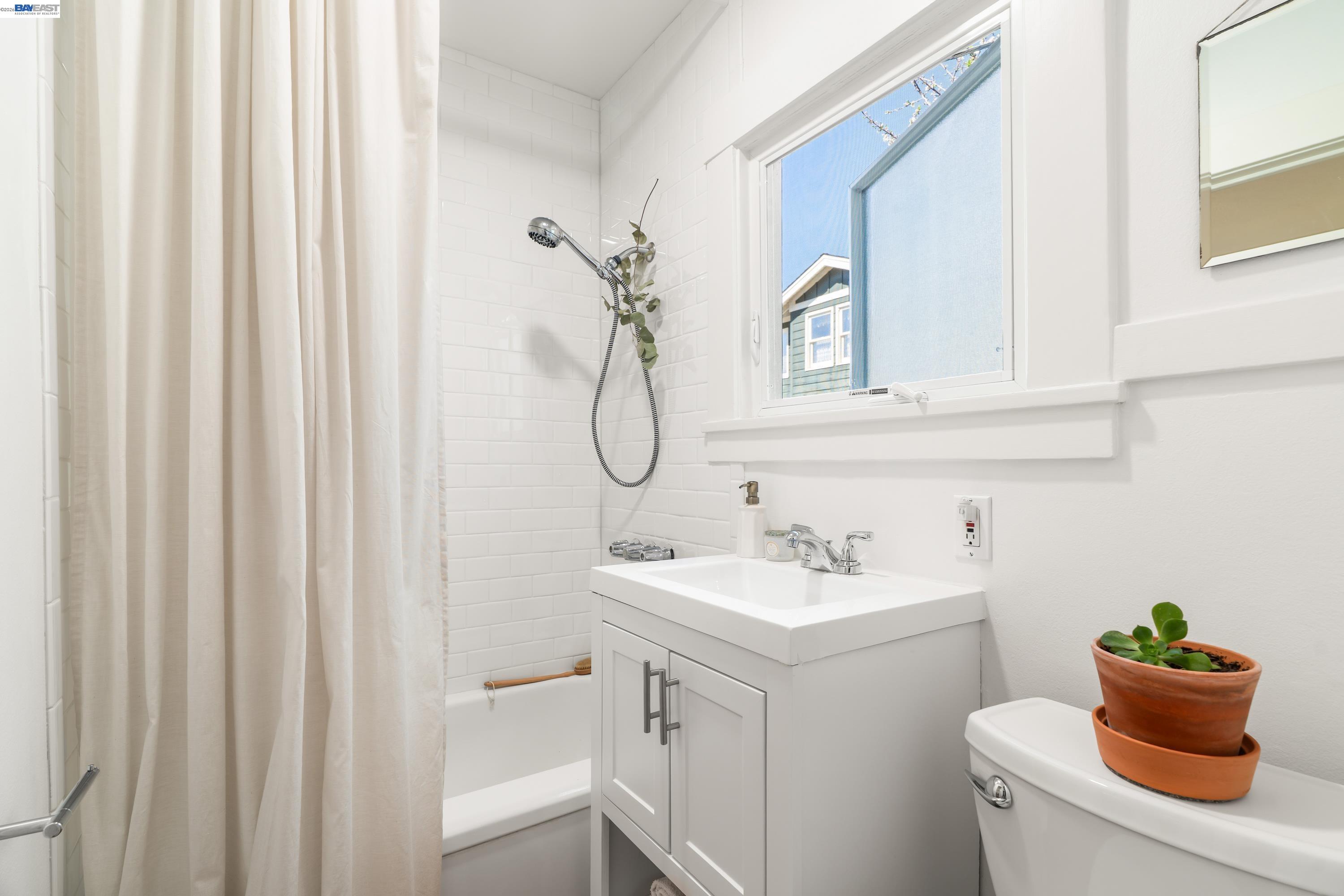 Detail Gallery Image 14 of 33 For 1516 Belvedere Ave, Berkeley,  CA 94702 - 1 Beds | 1 Baths