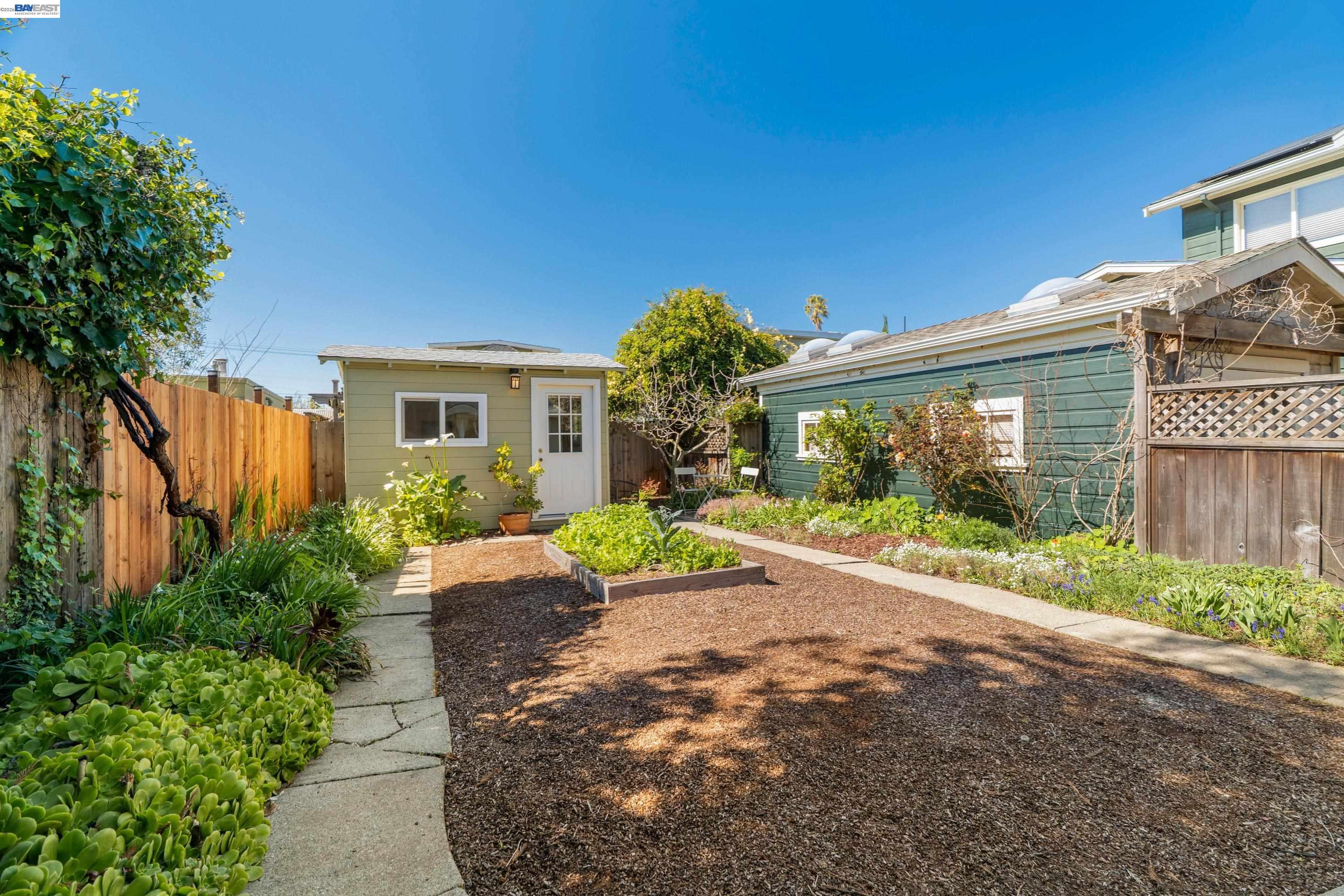 Detail Gallery Image 24 of 33 For 1516 Belvedere Ave, Berkeley,  CA 94702 - 1 Beds | 1 Baths