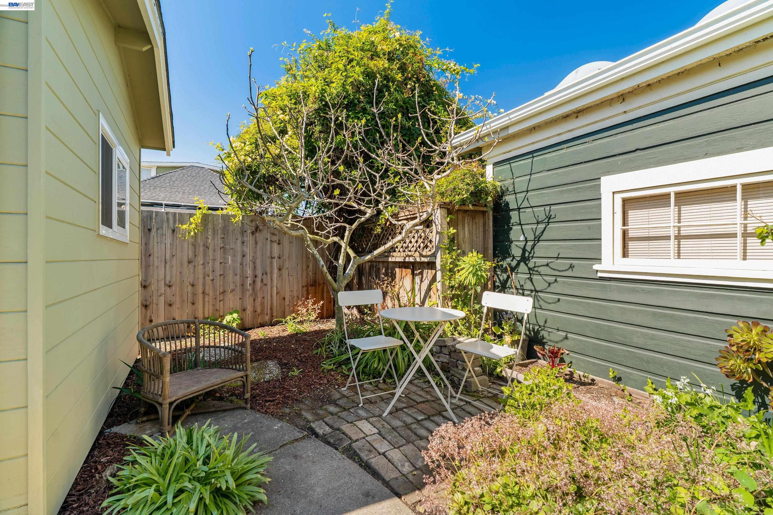 Detail Gallery Image 25 of 33 For 1516 Belvedere Ave, Berkeley,  CA 94702 - 1 Beds | 1 Baths