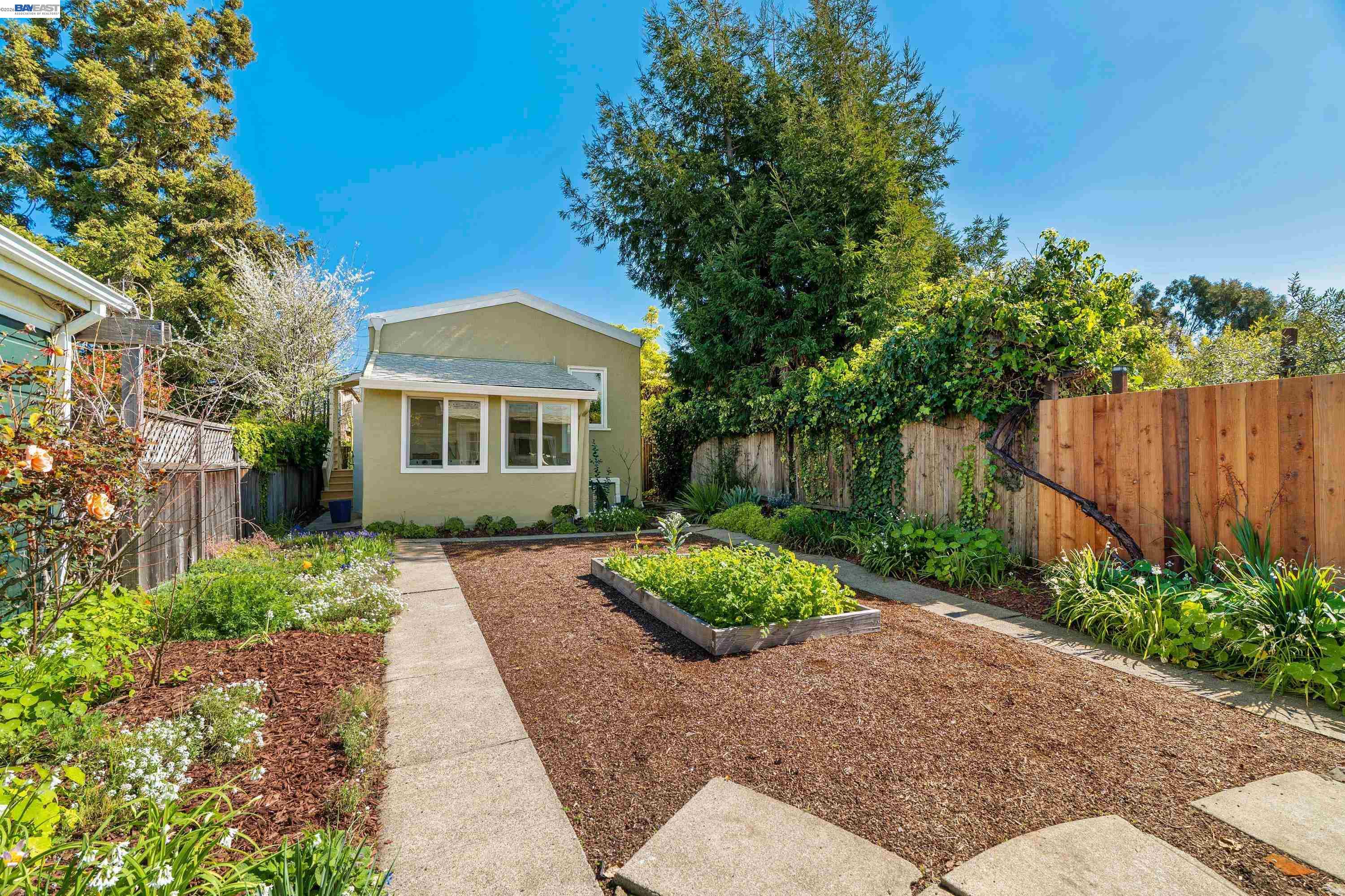 Detail Gallery Image 26 of 33 For 1516 Belvedere Ave, Berkeley,  CA 94702 - 1 Beds | 1 Baths