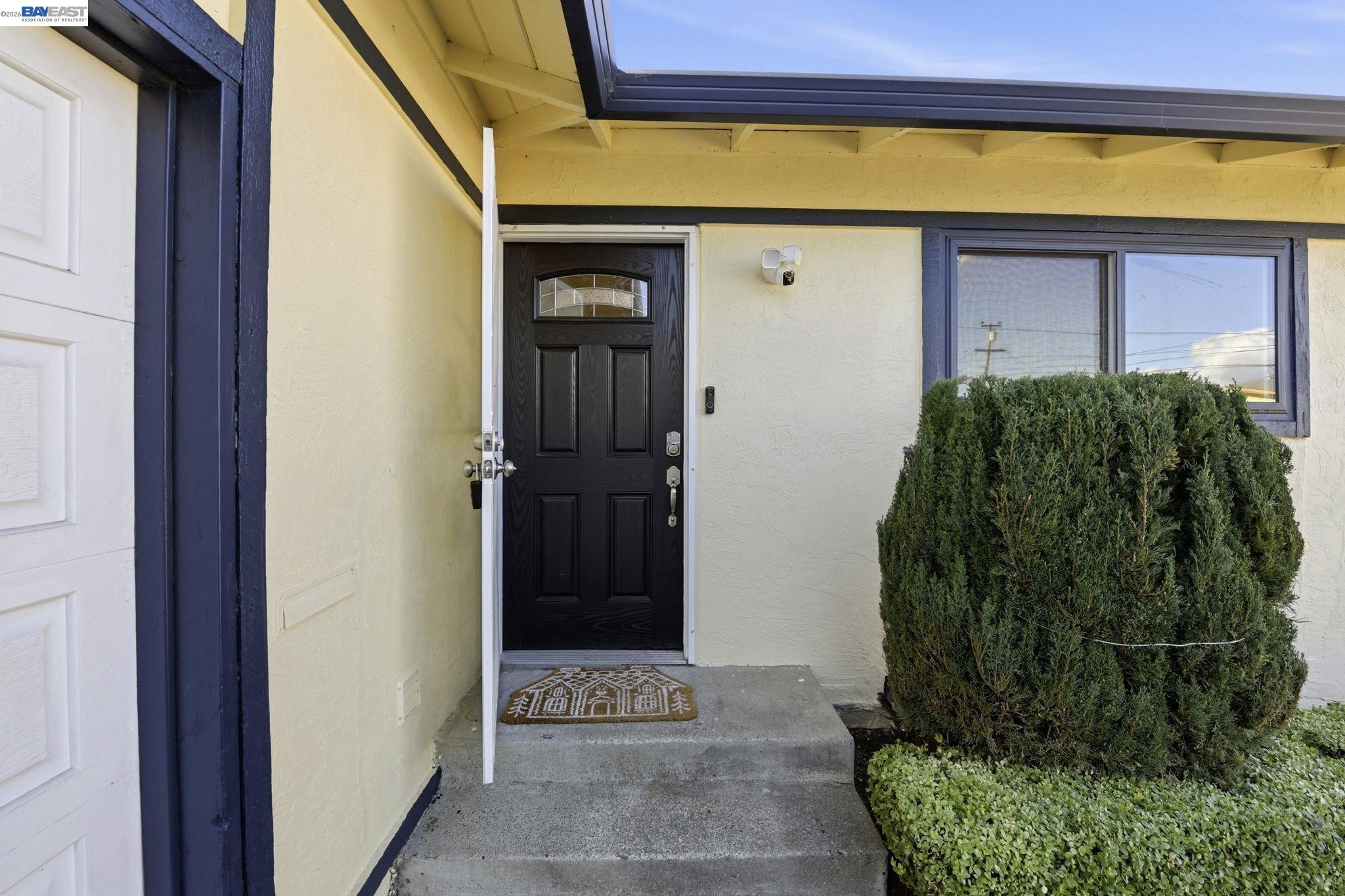Detail Gallery Image 3 of 29 For 14297 Tiburon Rd, San Leandro,  CA 94577 - 4 Beds | 2 Baths
