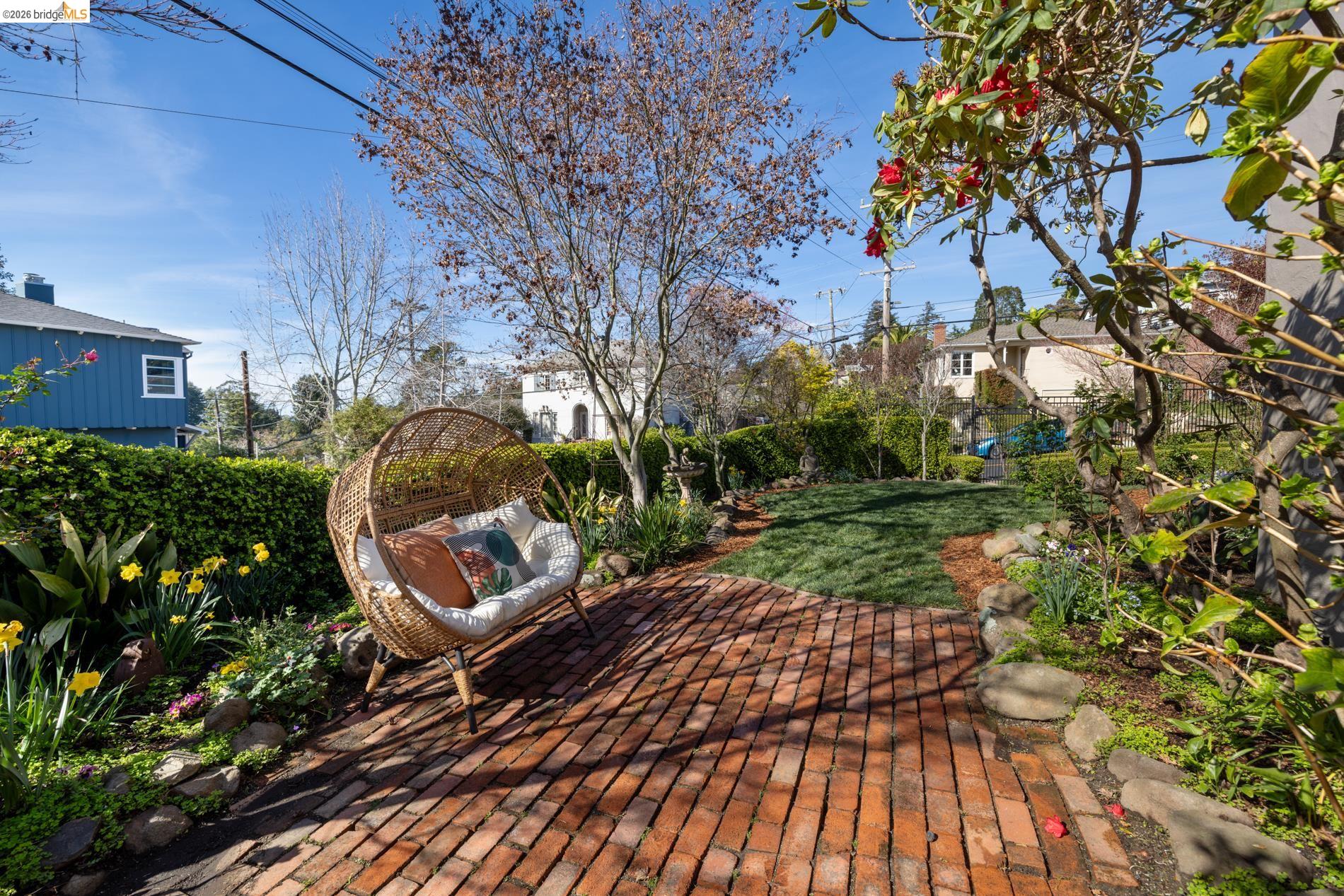 Detail Gallery Image 3 of 60 For 101 Windsor Ave., Kensington,  CA 94708 - 4 Beds | 2/1 Baths