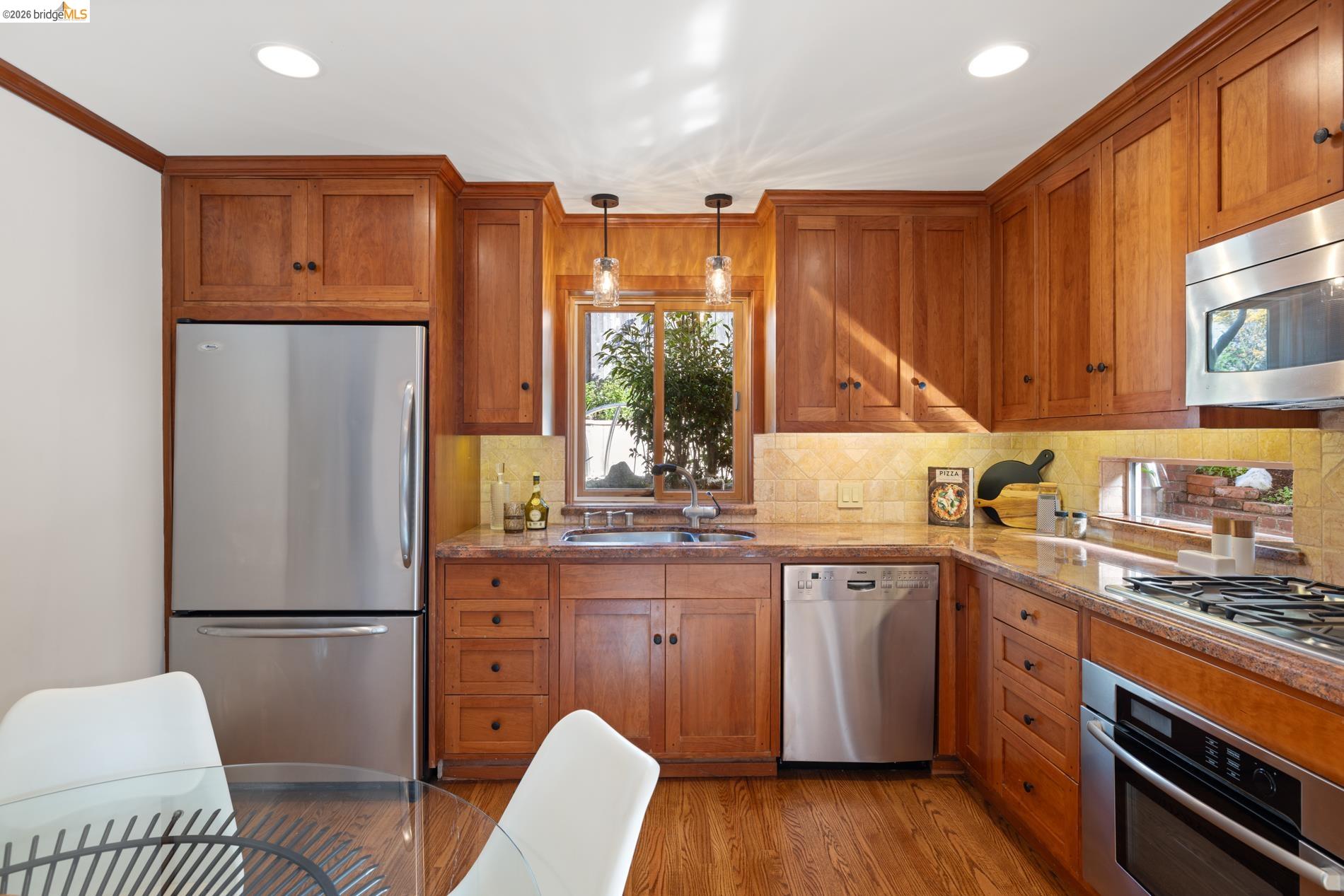 Detail Gallery Image 25 of 60 For 101 Windsor Ave., Kensington,  CA 94708 - 4 Beds | 2/1 Baths