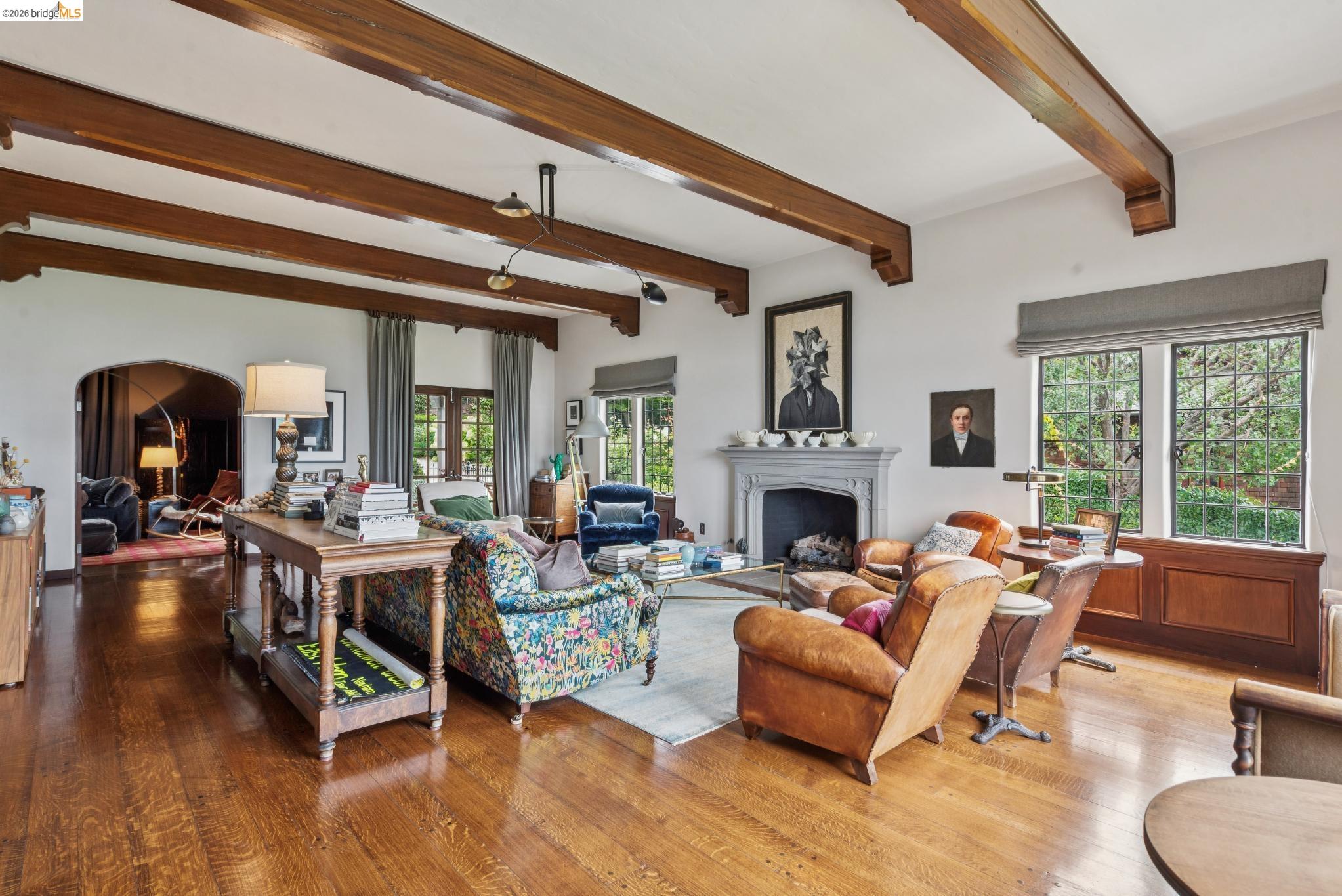 Detail Gallery Image 11 of 30 For 5710 Margarido Dr, Oakland,  CA 94618 - 5 Beds | 5/1 Baths