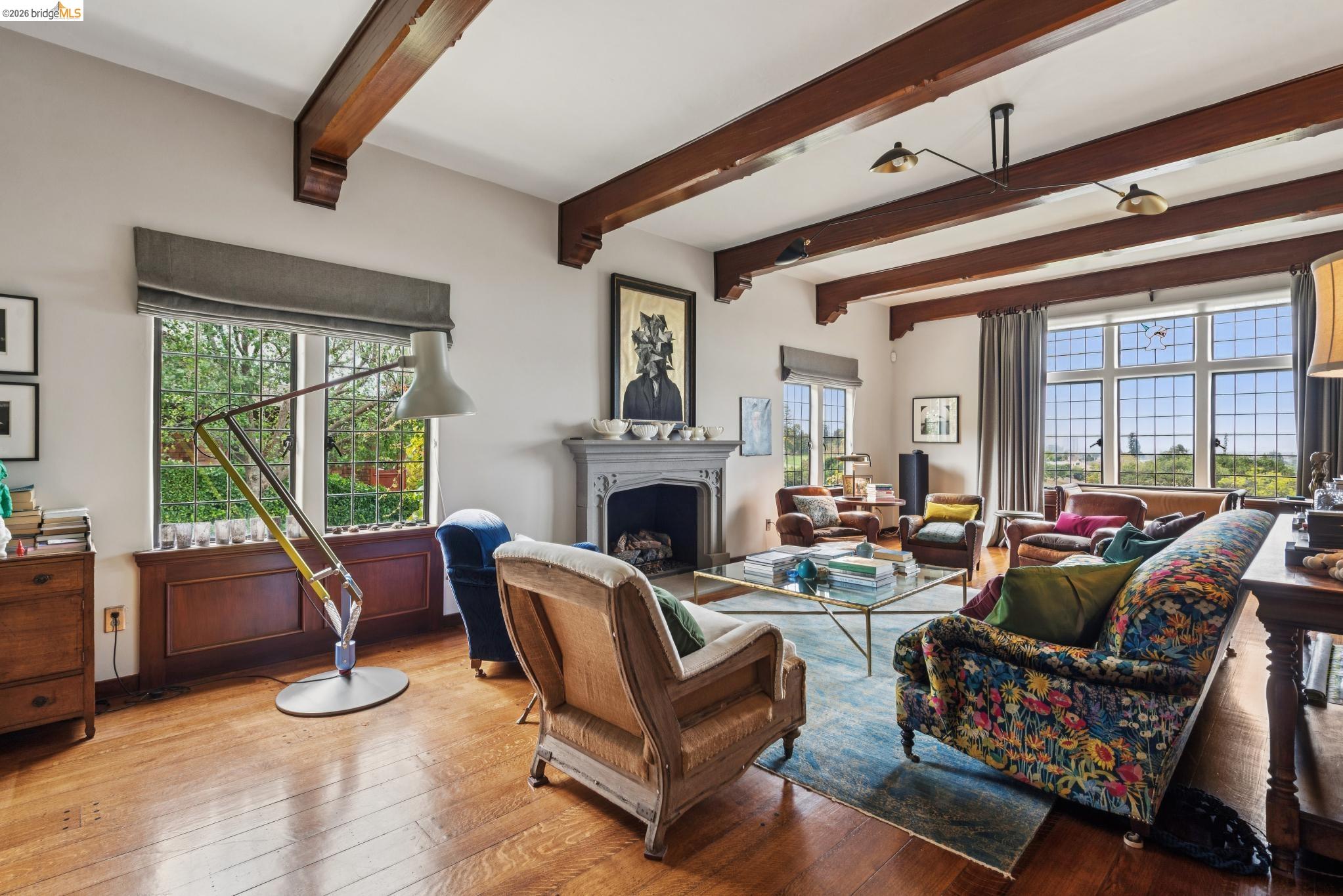 Detail Gallery Image 13 of 30 For 5710 Margarido Dr, Oakland,  CA 94618 - 5 Beds | 5/1 Baths