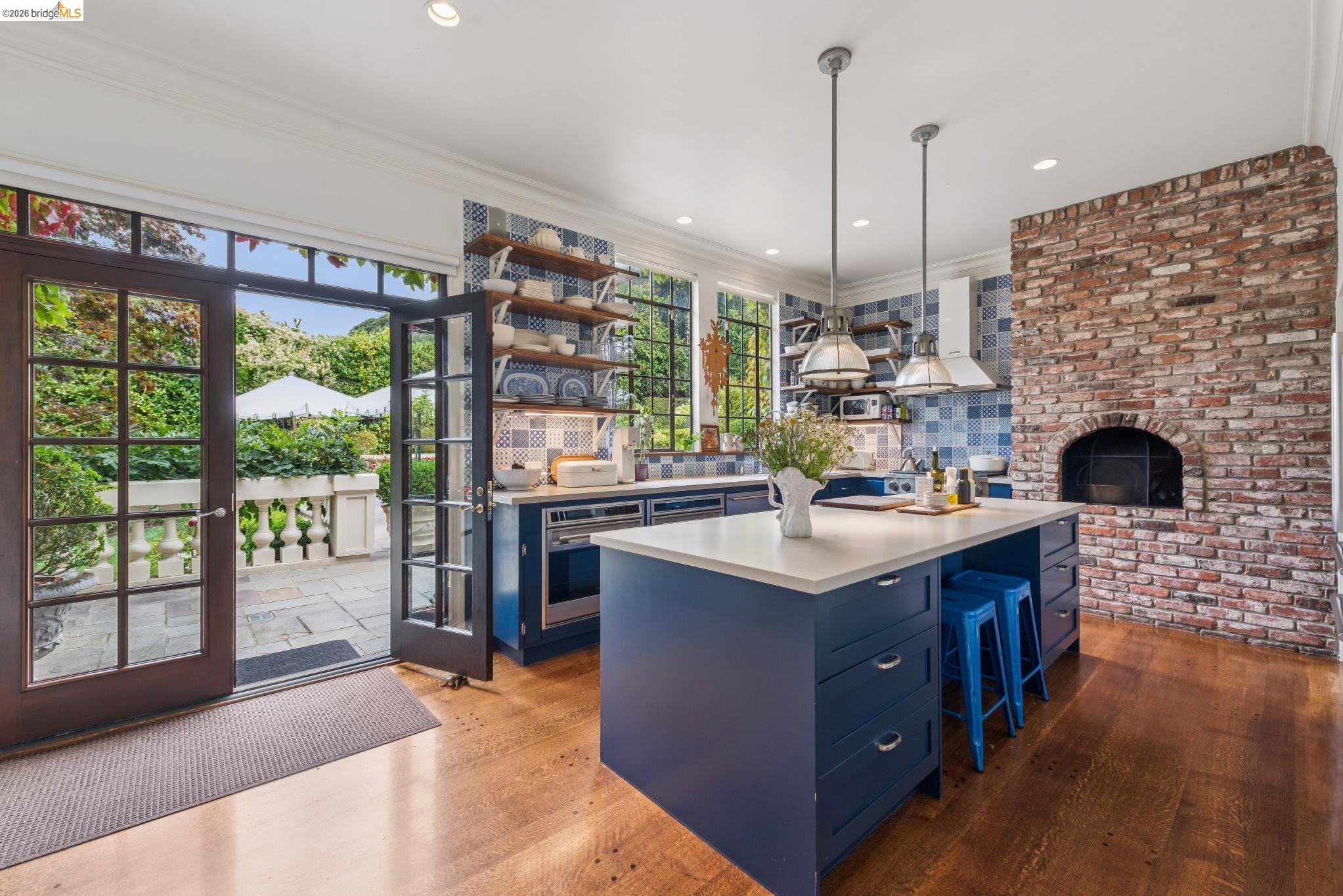 Detail Gallery Image 18 of 30 For 5710 Margarido Dr, Oakland,  CA 94618 - 5 Beds | 5/1 Baths