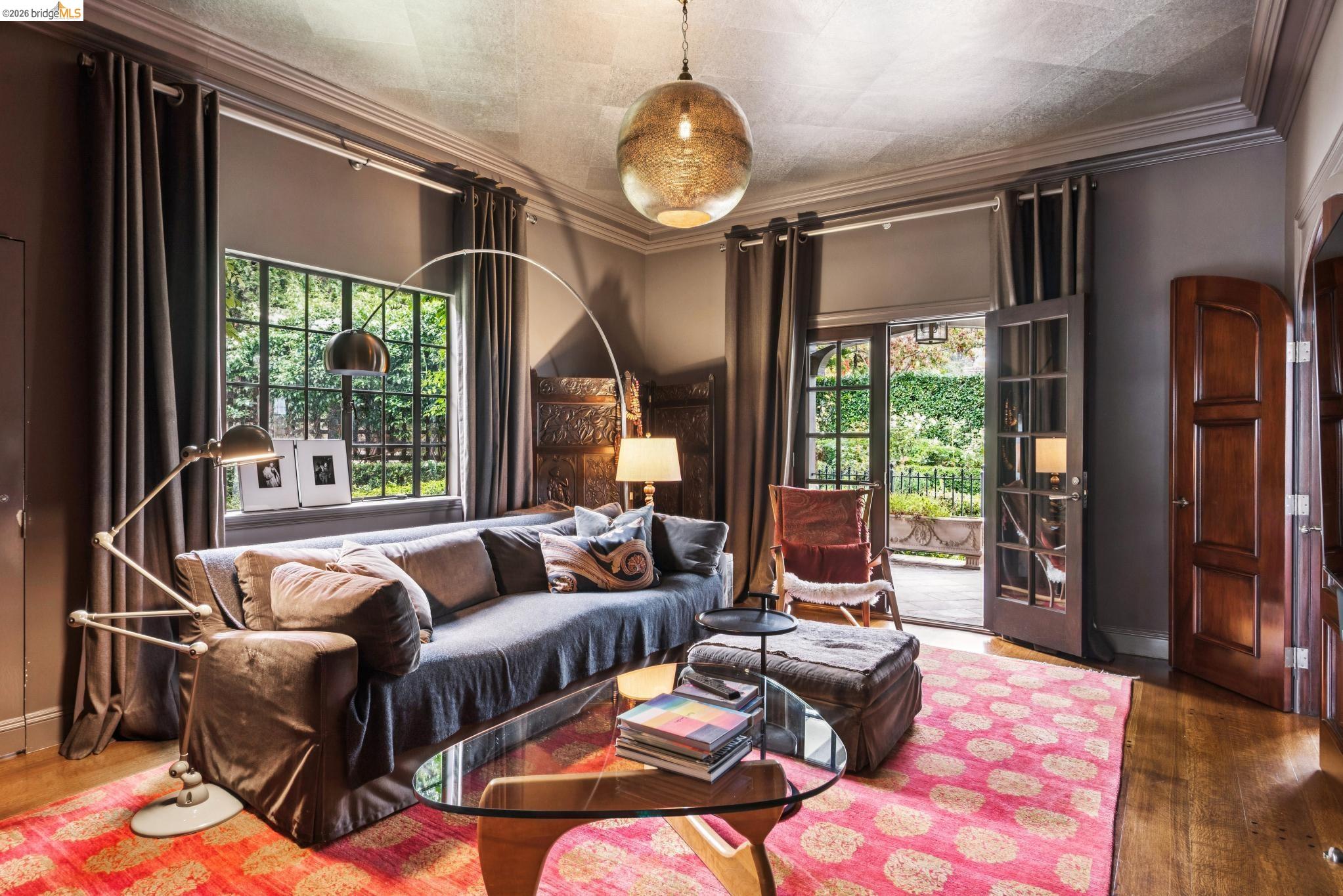 Detail Gallery Image 19 of 30 For 5710 Margarido Dr, Oakland,  CA 94618 - 5 Beds | 5/1 Baths