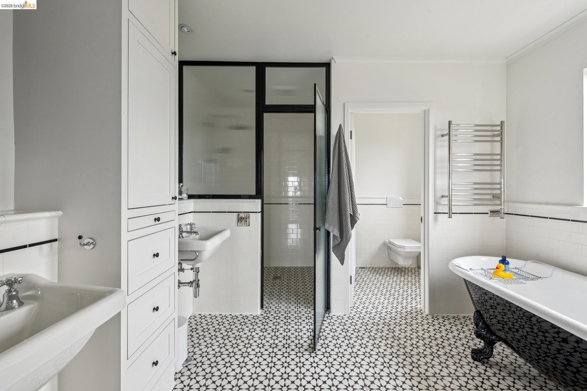 Detail Gallery Image 23 of 30 For 5710 Margarido Dr, Oakland,  CA 94618 - 5 Beds | 5/1 Baths