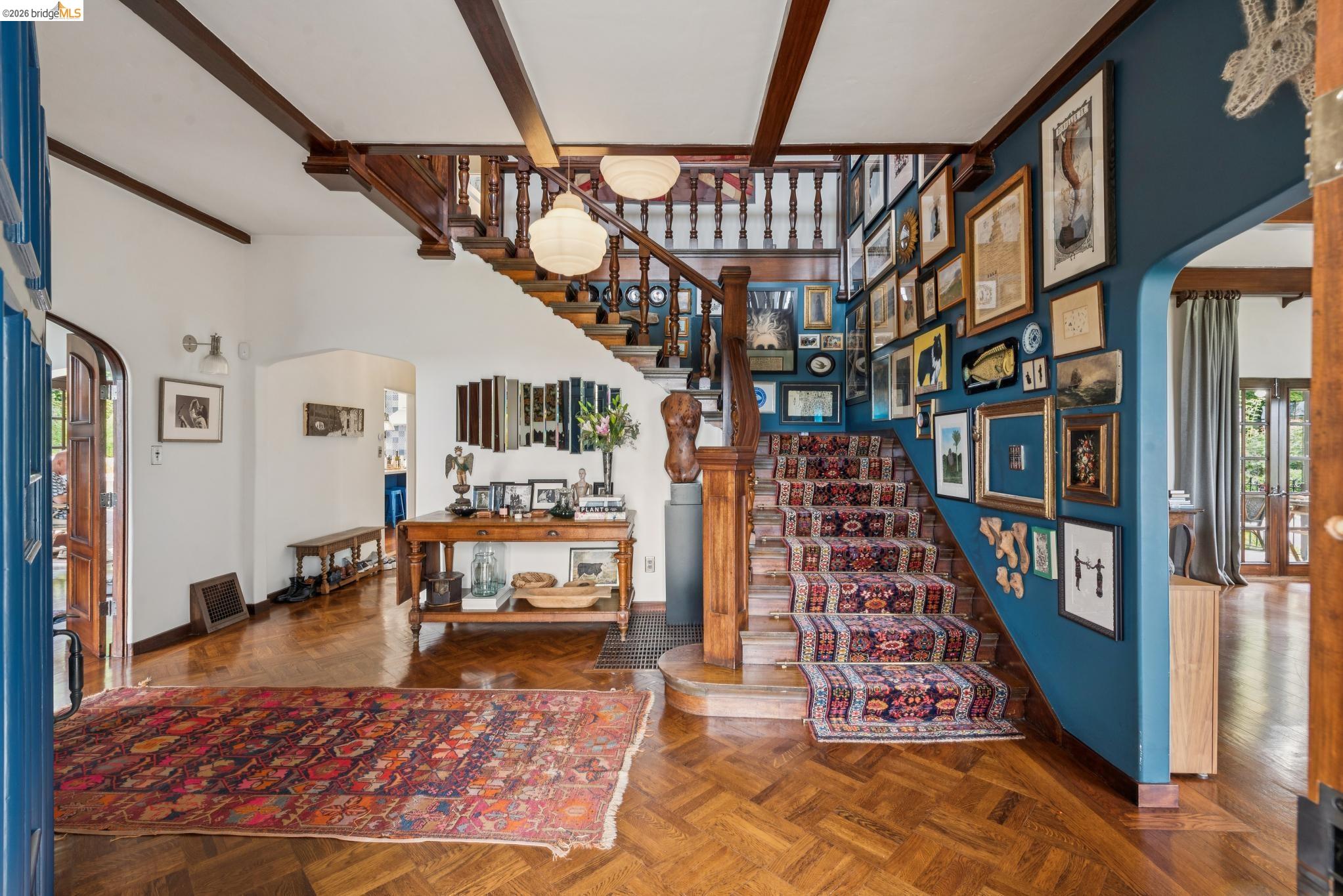 Detail Gallery Image 10 of 30 For 5710 Margarido Dr, Oakland,  CA 94618 - 5 Beds | 5/1 Baths