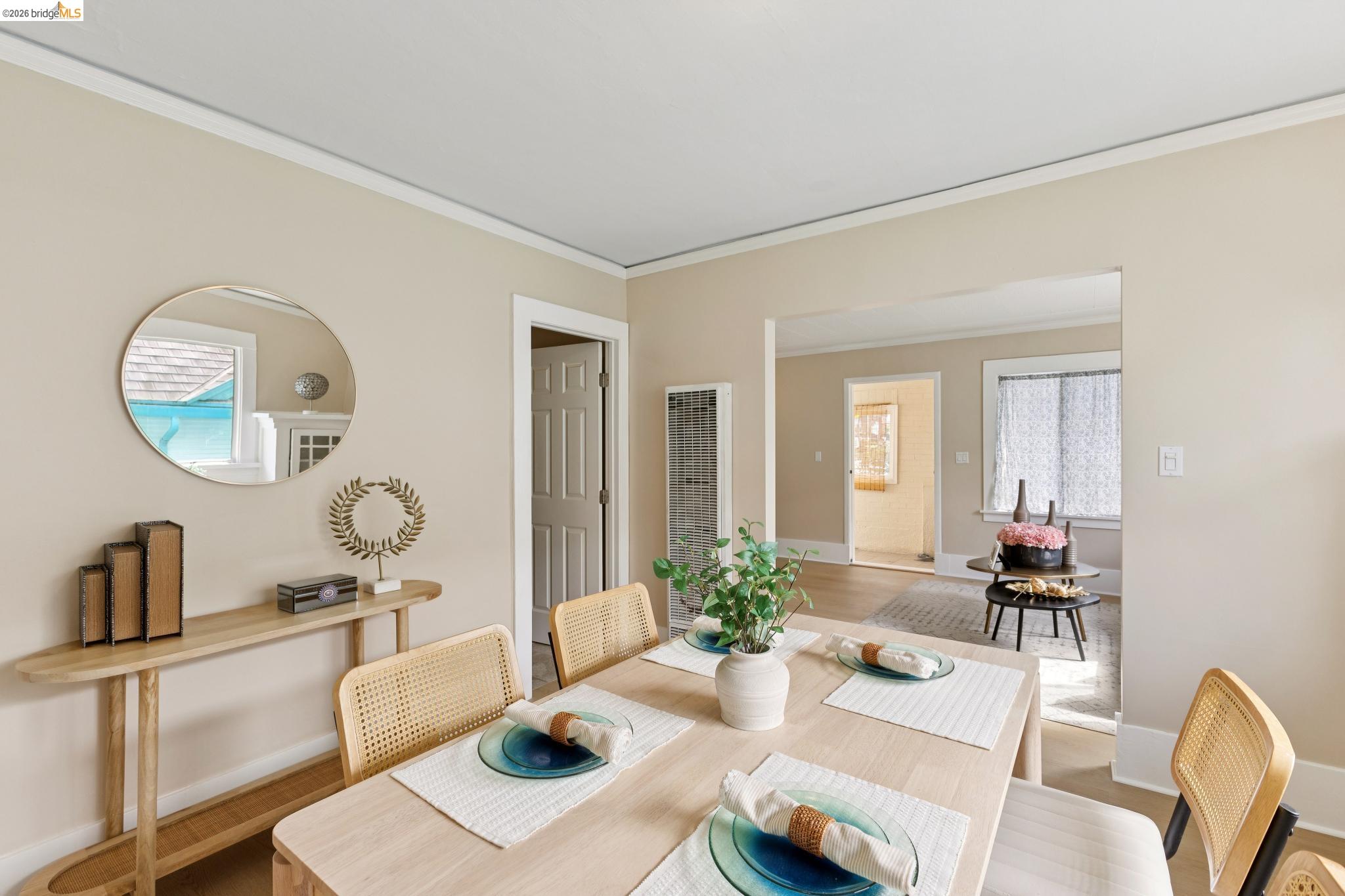 Detail Gallery Image 15 of 60 For 1983 38th Ave, Oakland,  CA 94601 - 5 Beds | 4 Baths